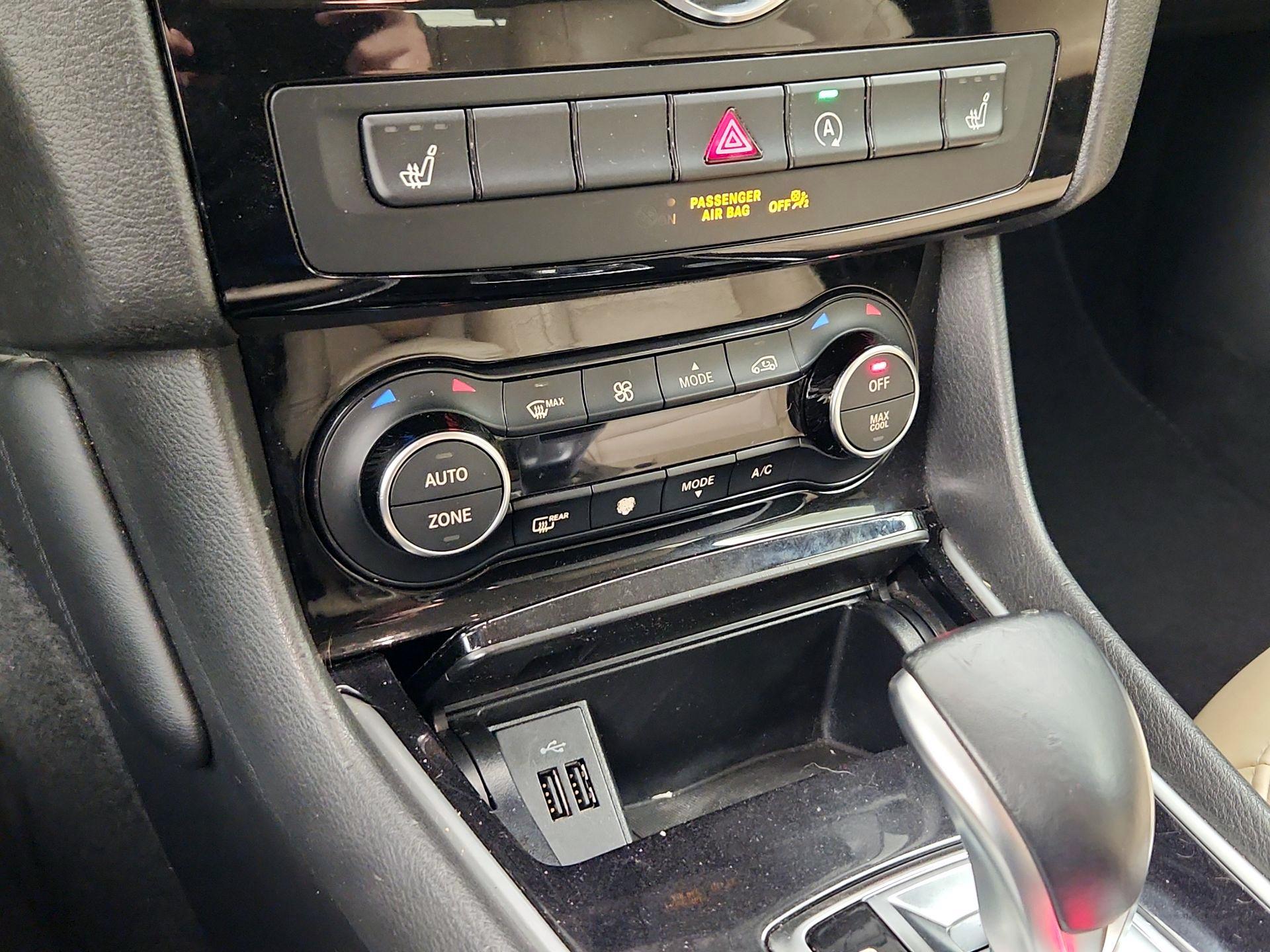 Thumbnail: 2018 INFINITI QX30 - 16