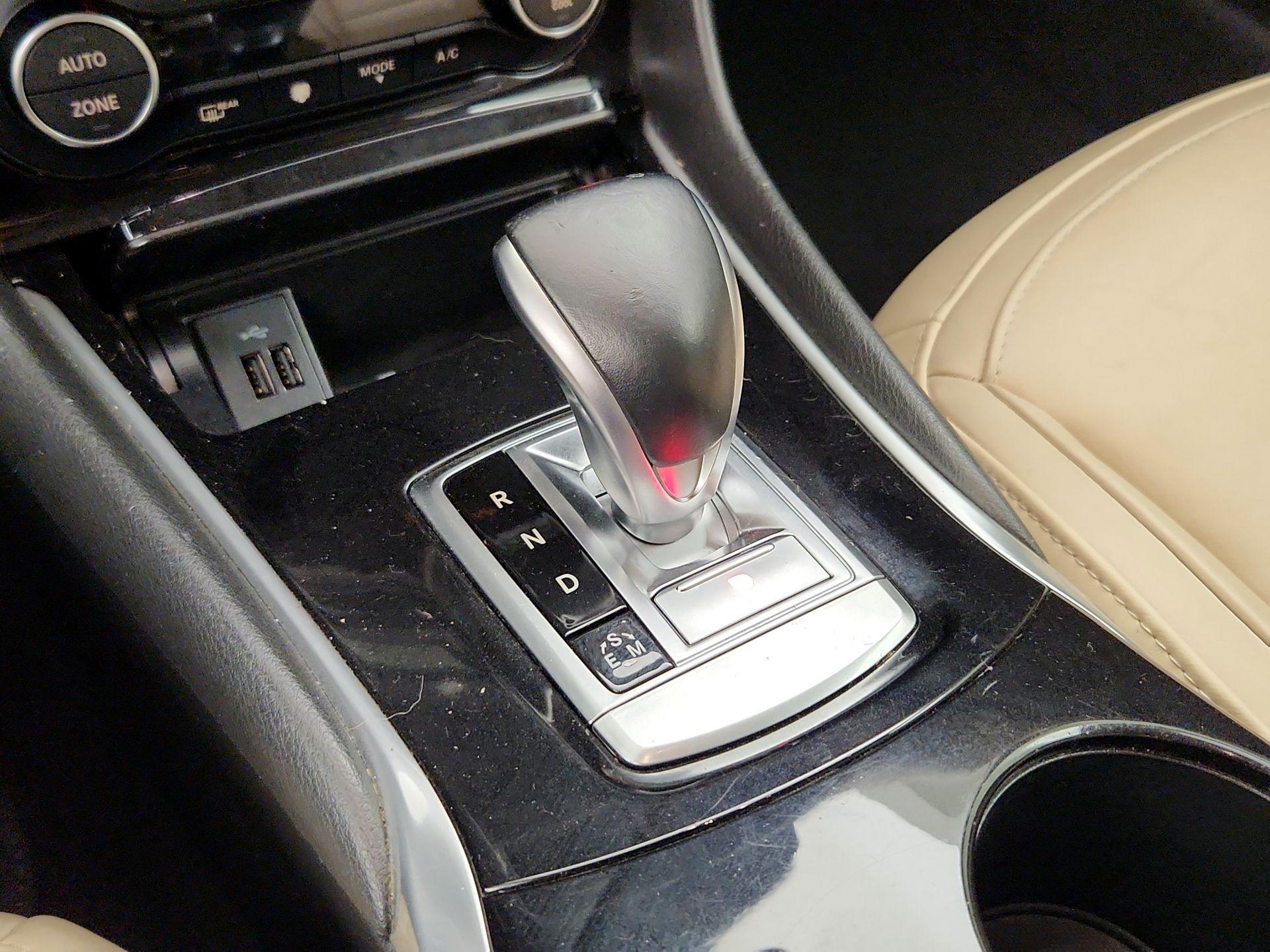 Thumbnail: 2018 INFINITI QX30 - 17