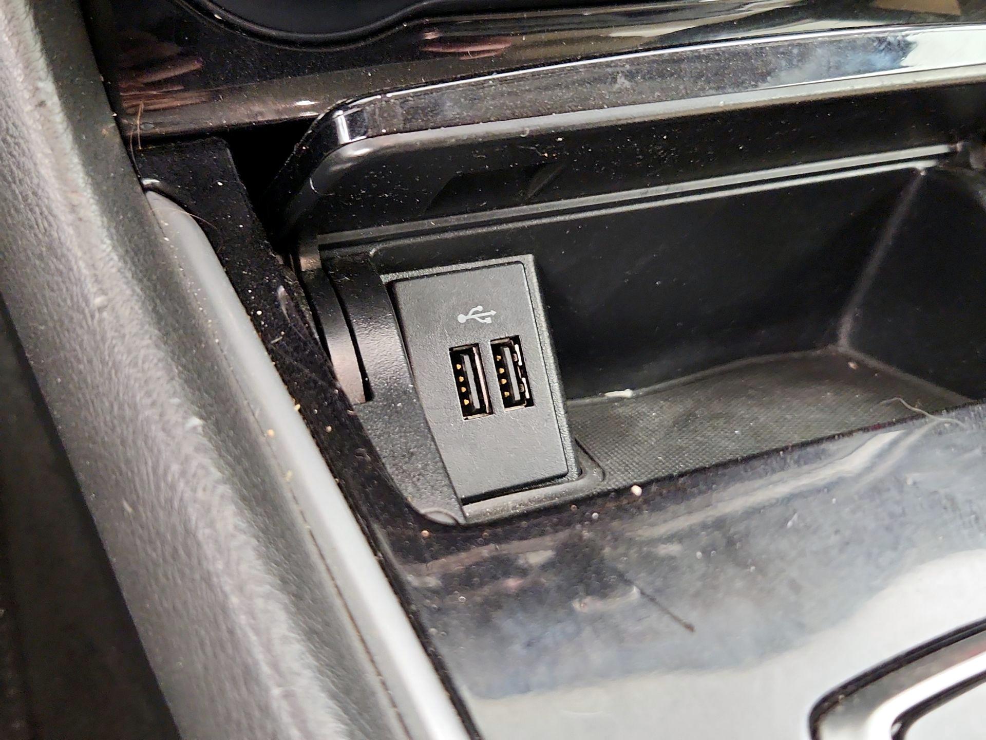 Thumbnail: 2018 INFINITI QX30 - 18