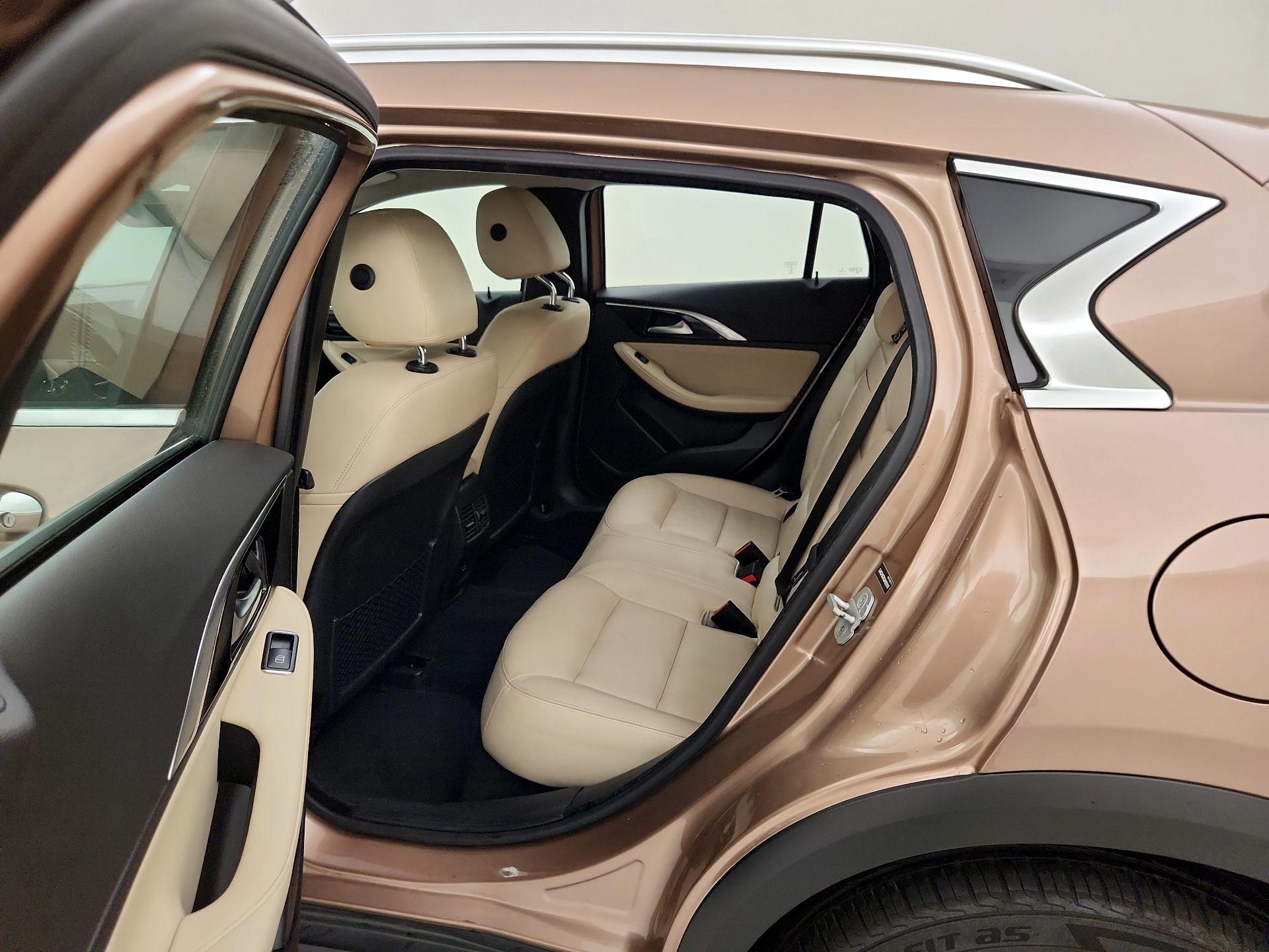 Thumbnail: 2018 INFINITI QX30 - 19