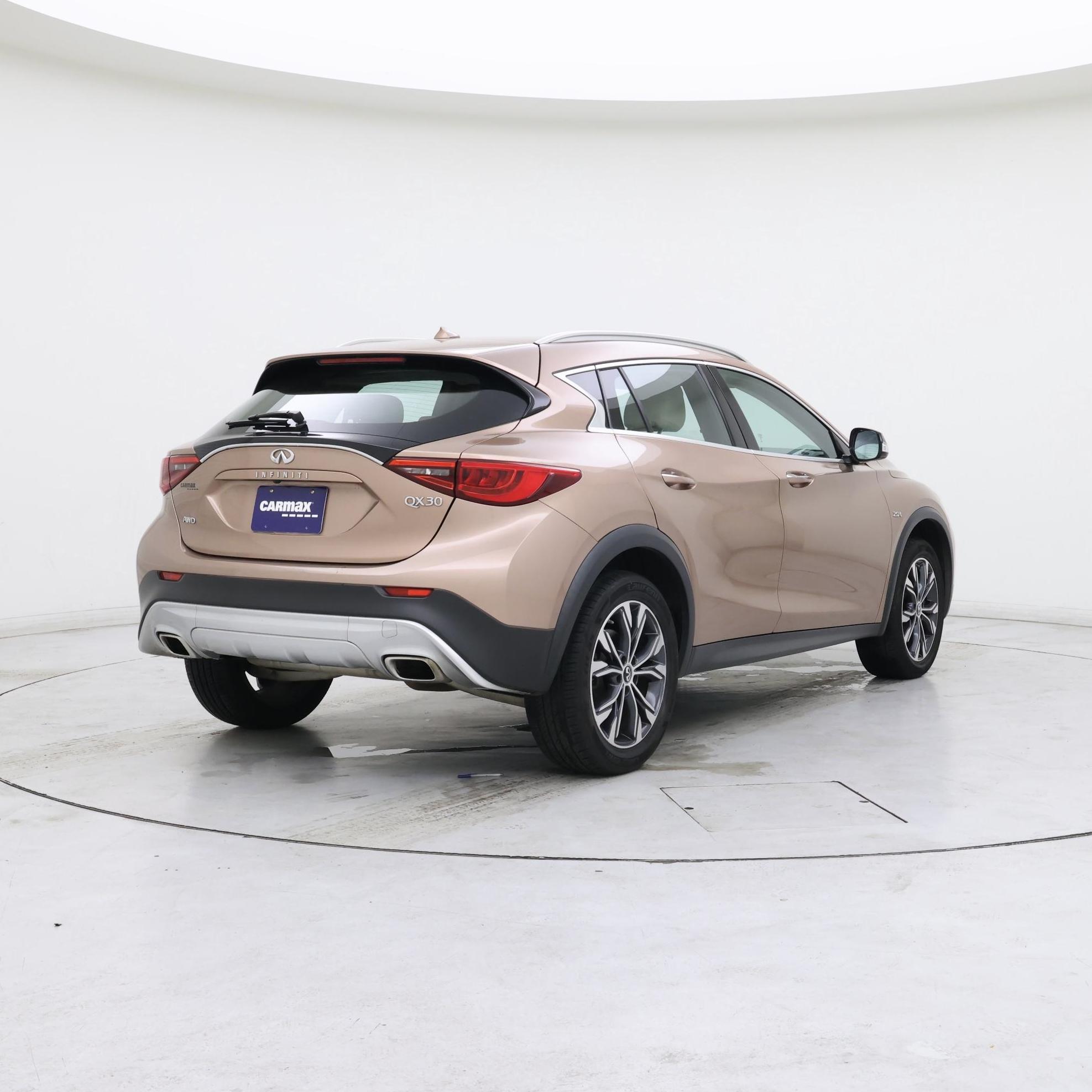Thumbnail: 2018 INFINITI QX30 - 8