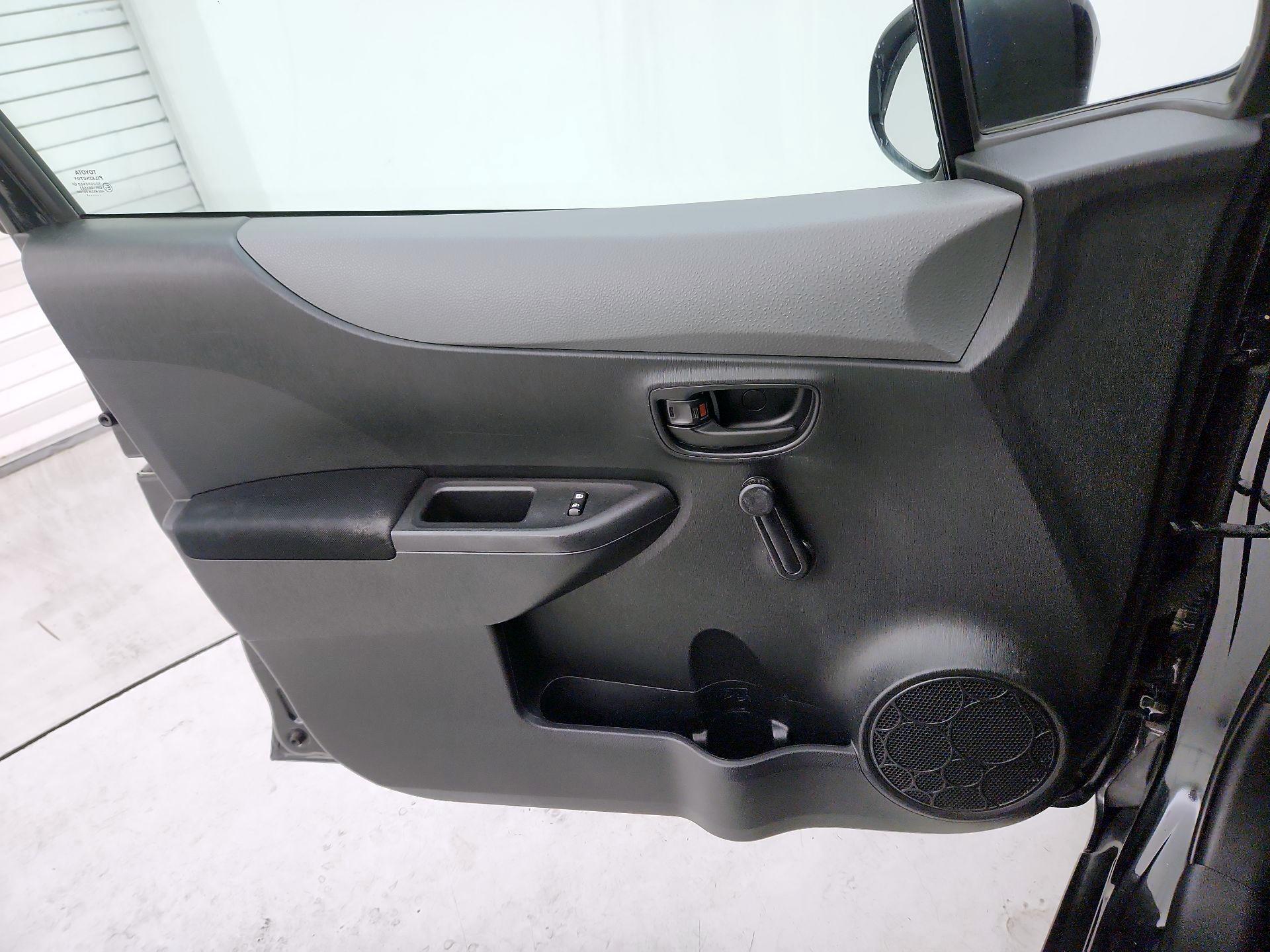 Thumbnail: 2014 Toyota Yaris - 12