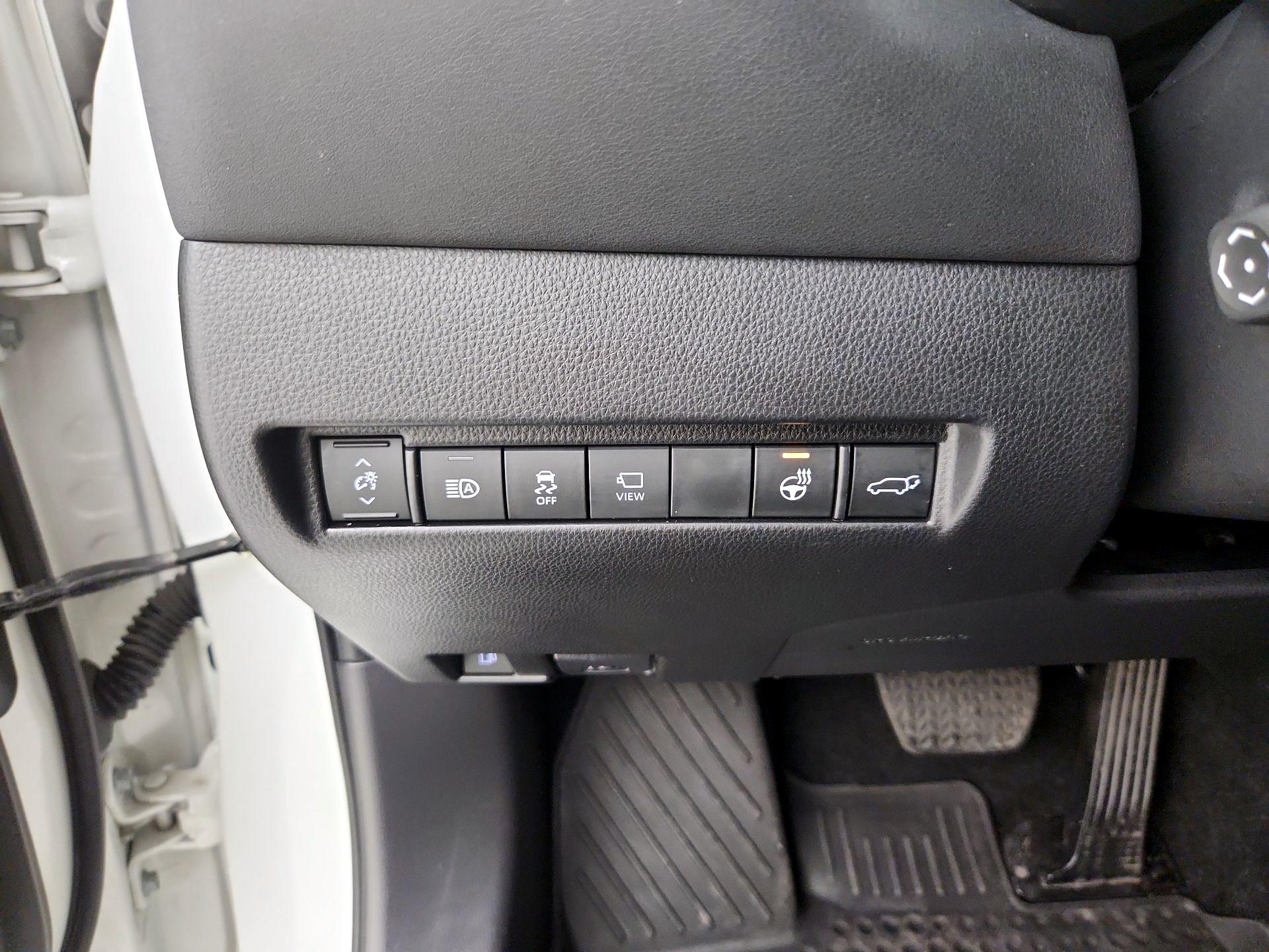 Thumbnail: 2021 Toyota Venza - 13