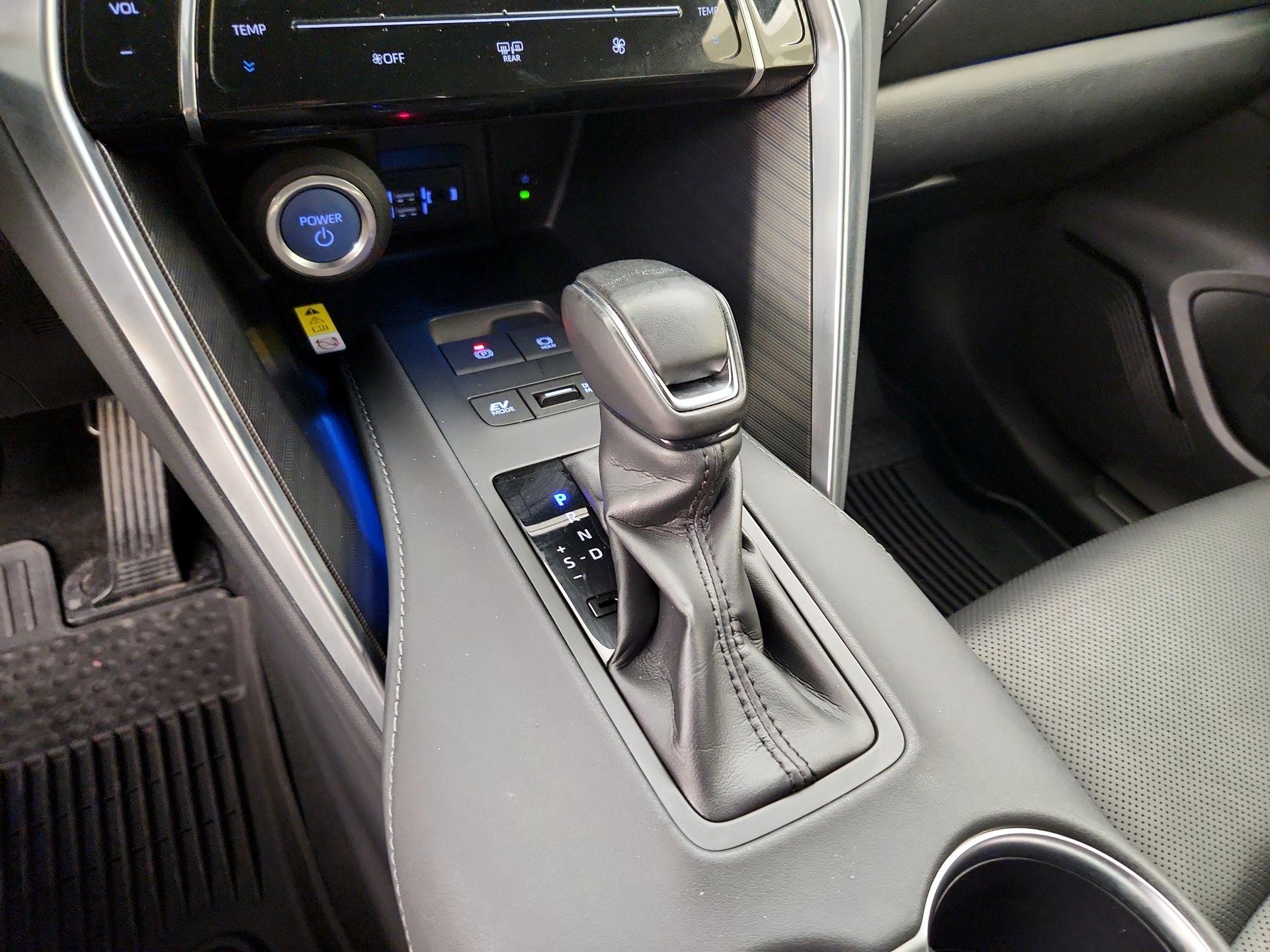 Thumbnail: 2021 Toyota Venza - 18