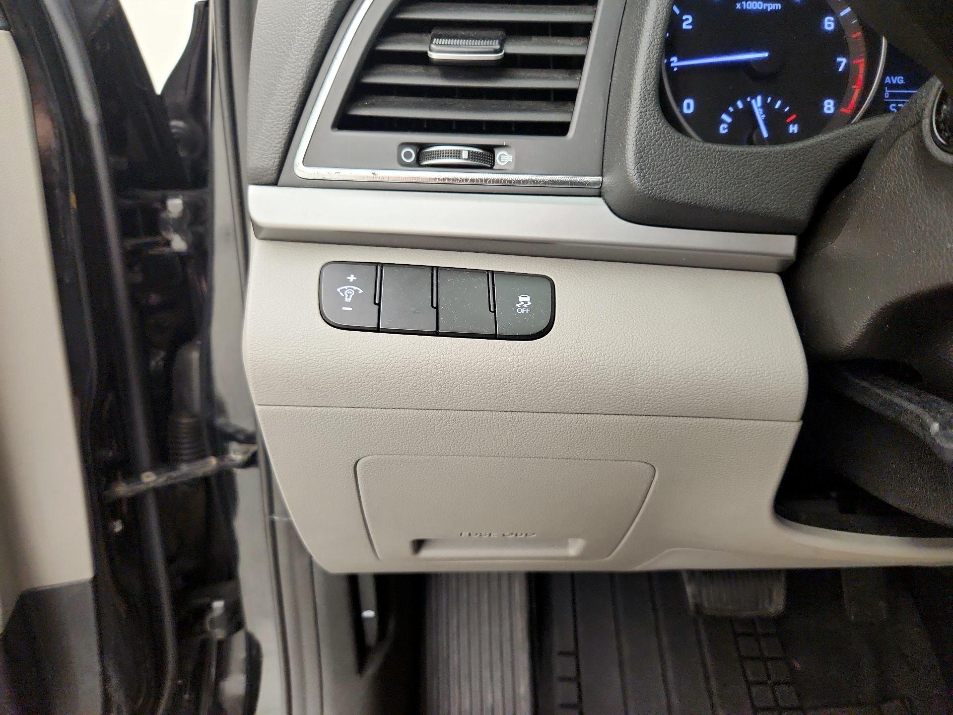 Thumbnail: 2017 Hyundai Elantra - 13