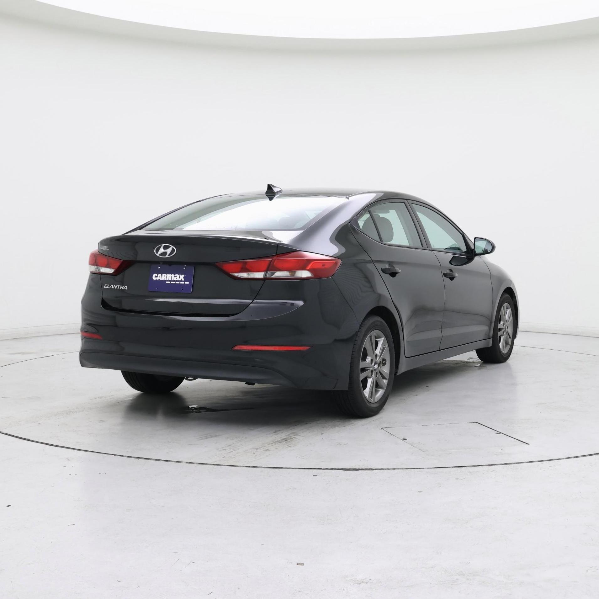 Thumbnail: 2017 Hyundai Elantra - 8