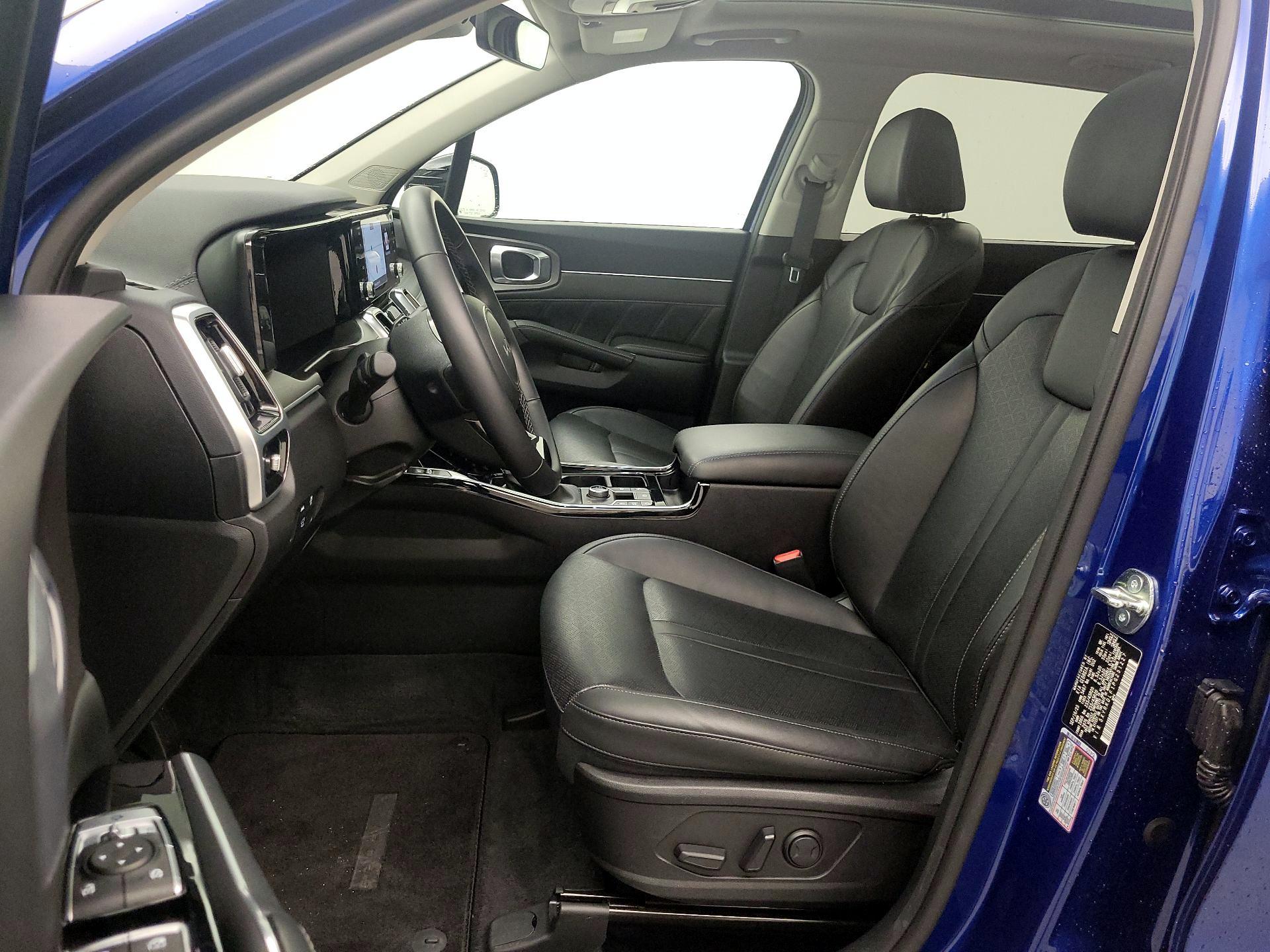 Thumbnail: 2023 Kia Sorento - 11