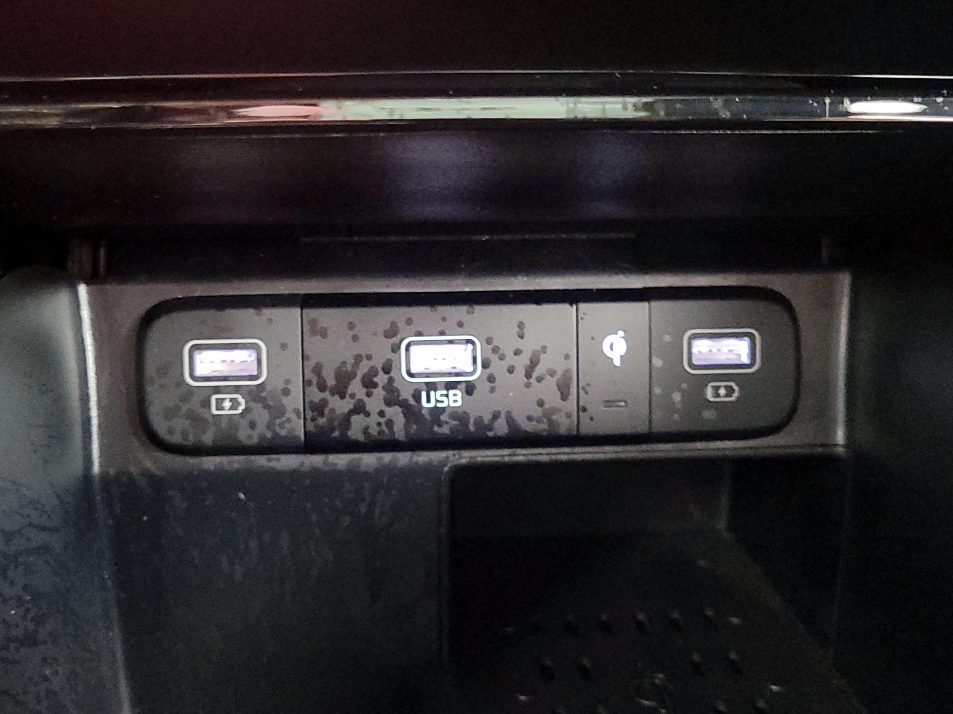 Thumbnail: 2023 Kia Sorento - 19