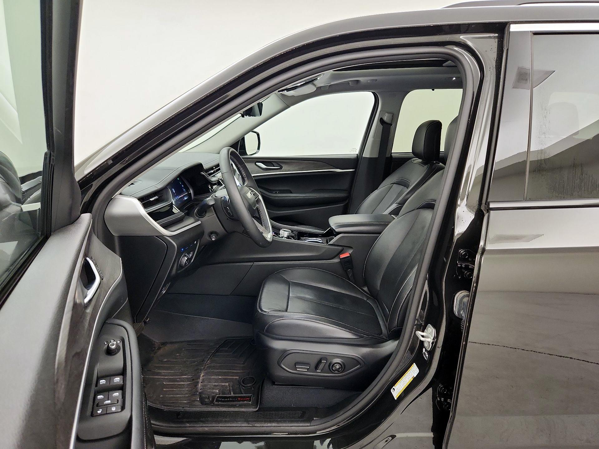 Thumbnail: 2023 Jeep Grand Cherokee - 11