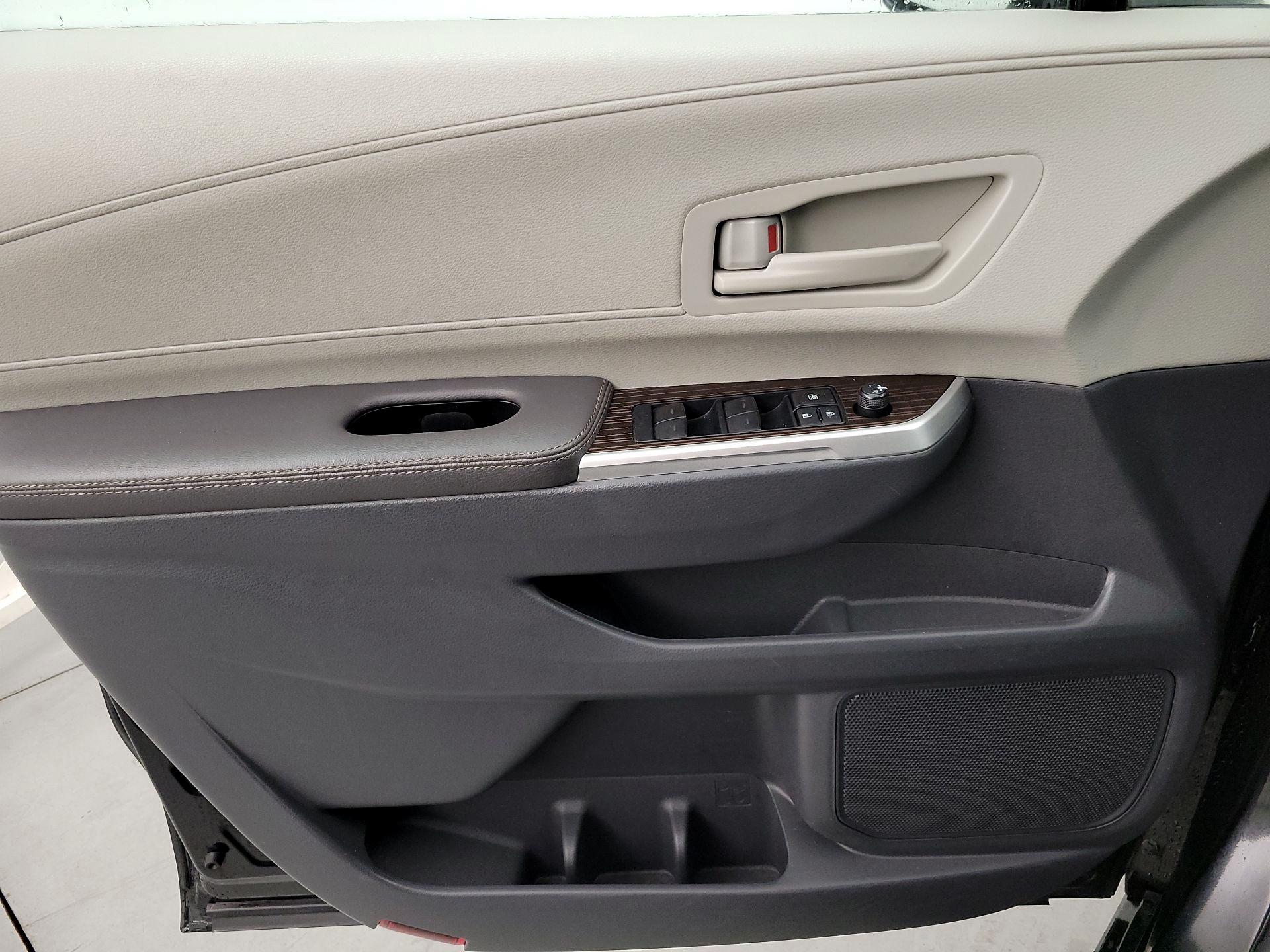 Thumbnail: 2024 Toyota Sienna - 12