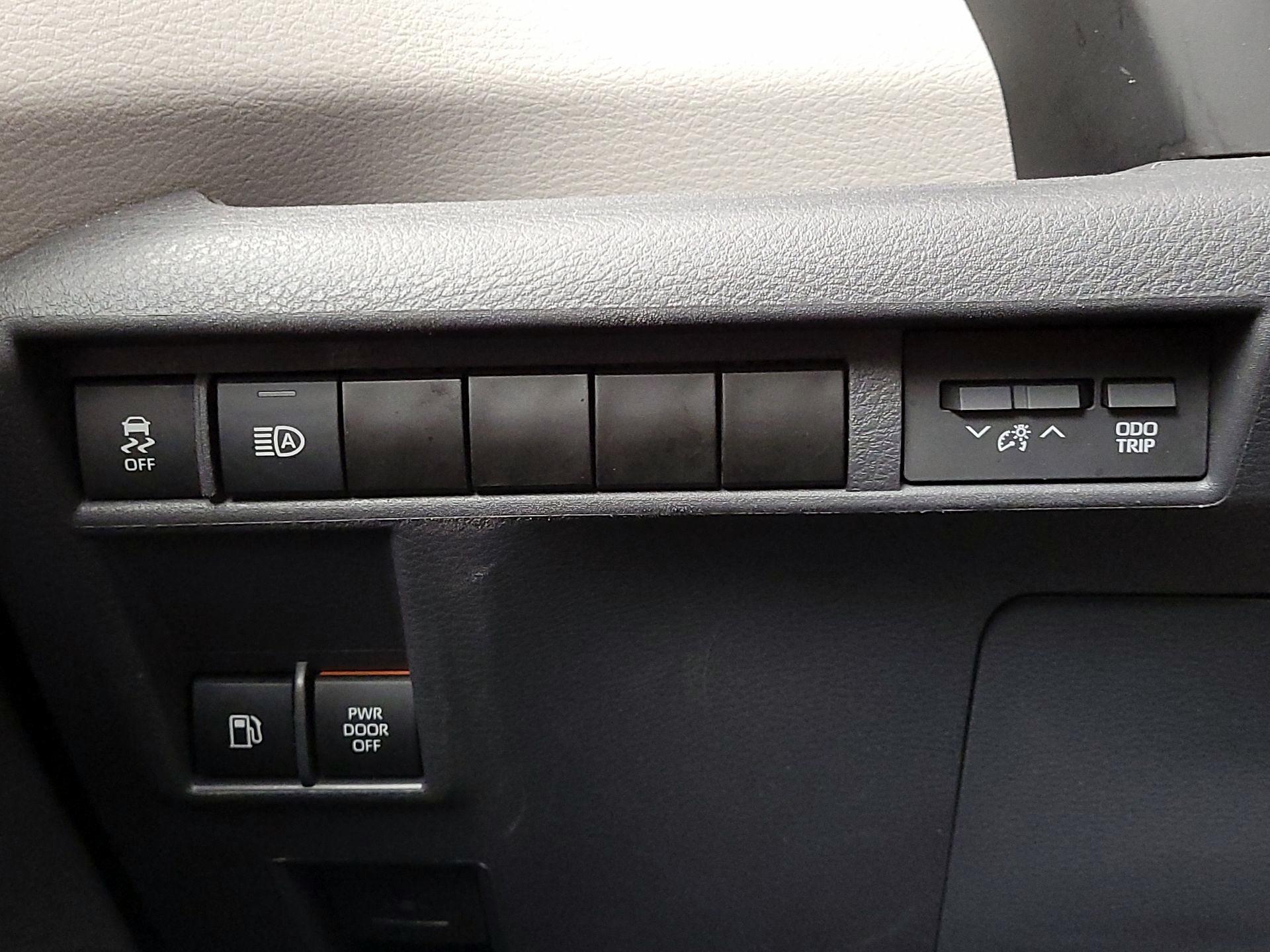 Thumbnail: 2024 Toyota Sienna - 13