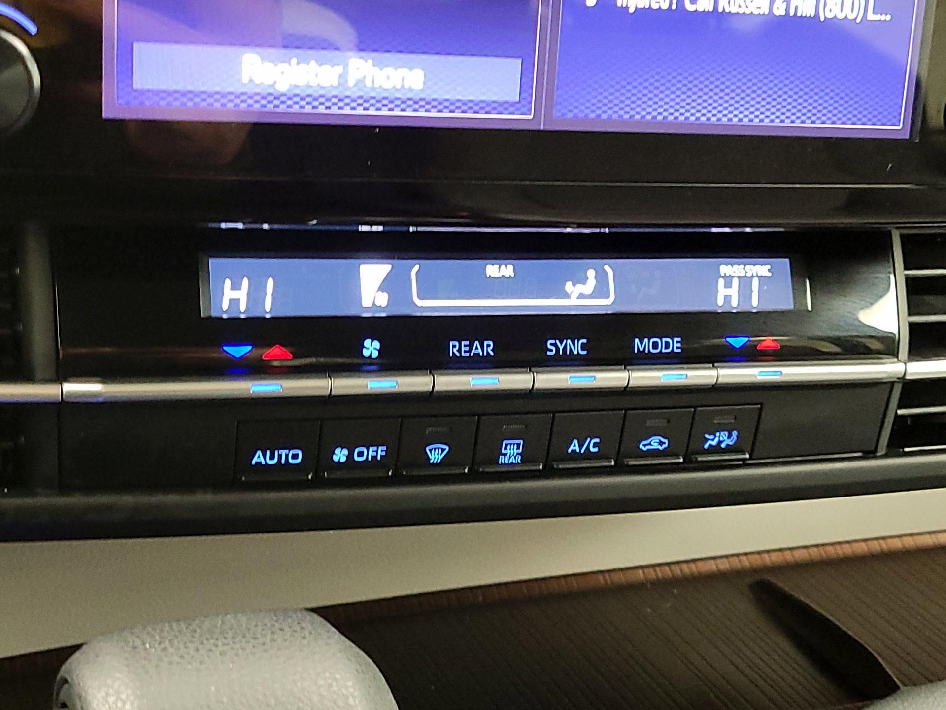 Thumbnail: 2024 Toyota Sienna - 16