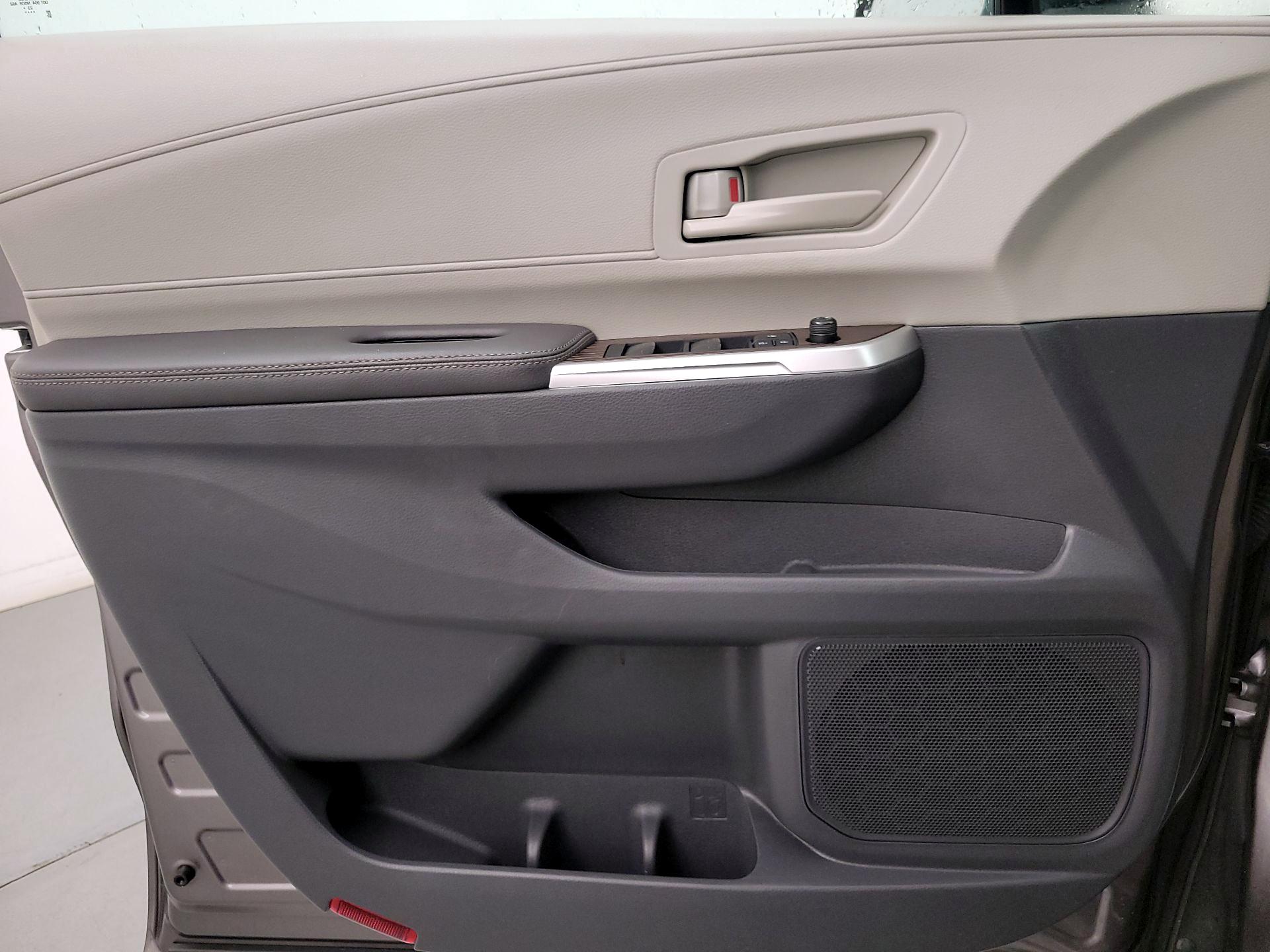 Thumbnail: 2024 Toyota Sienna - 12