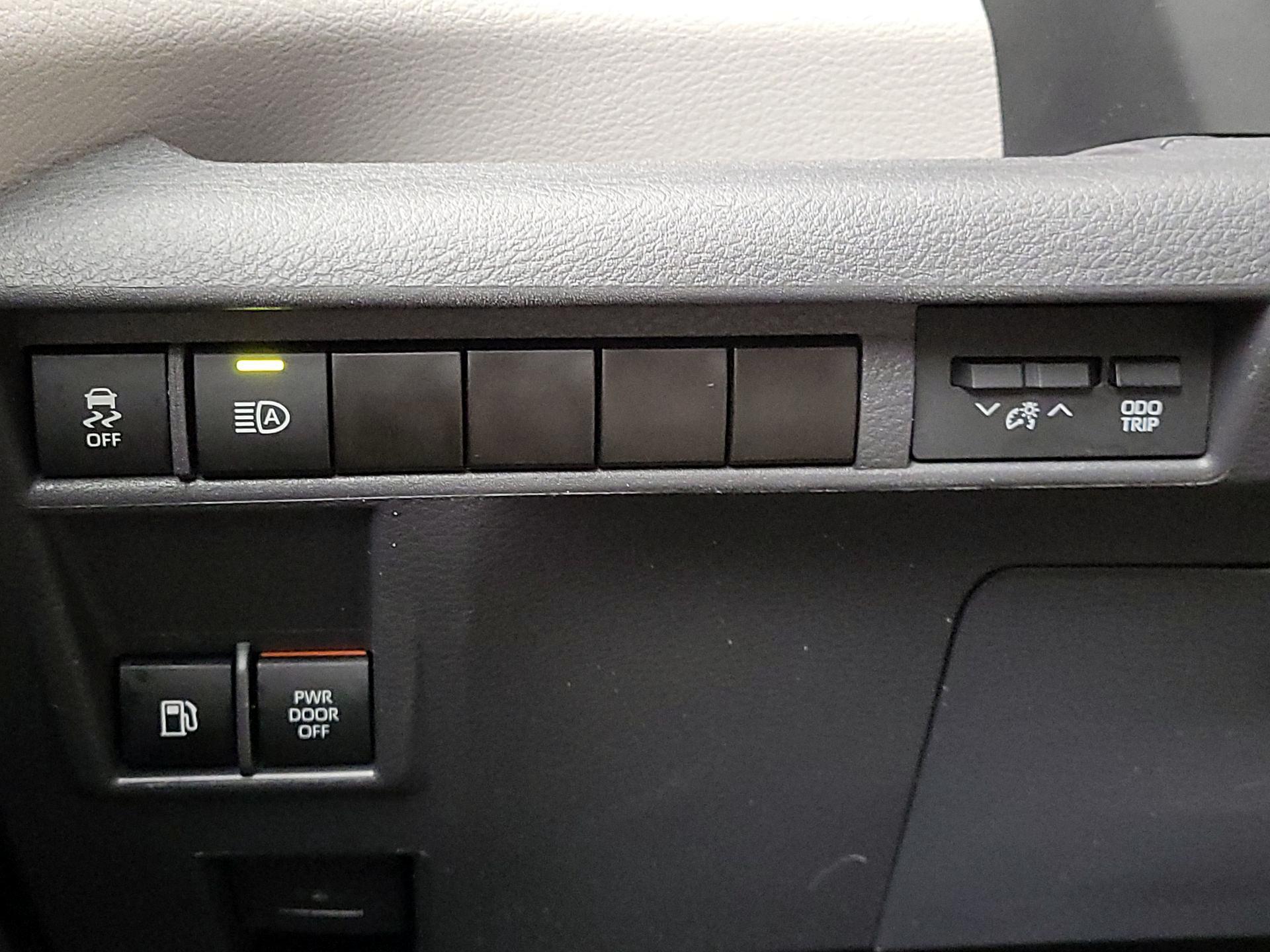 Thumbnail: 2024 Toyota Sienna - 13