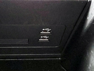 USB/AUX Ports