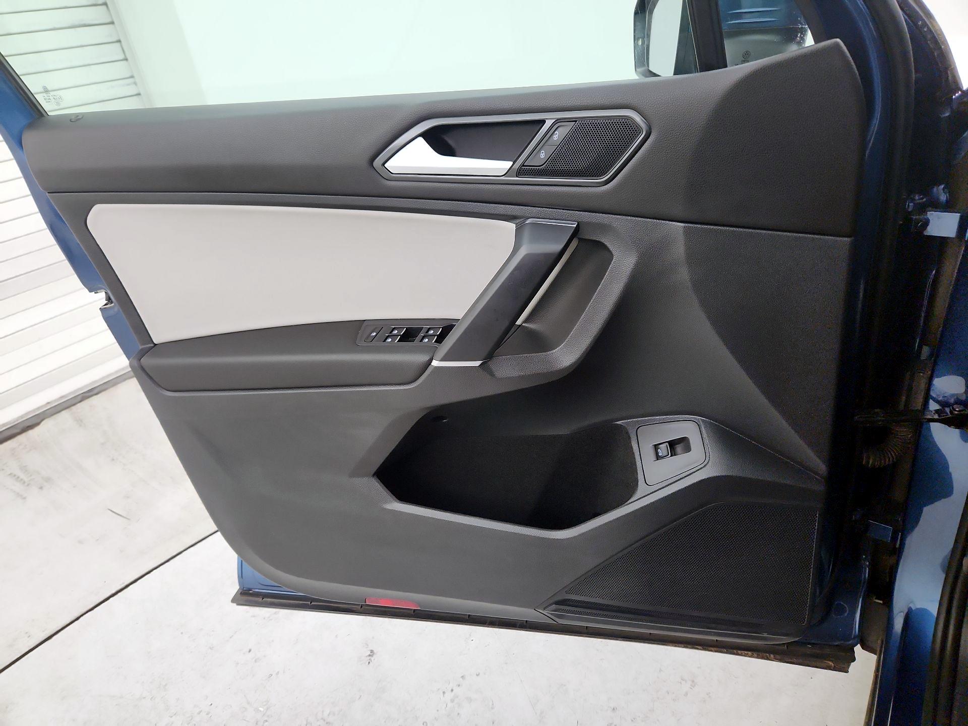 Thumbnail: 2018 Volkswagen Tiguan - 12