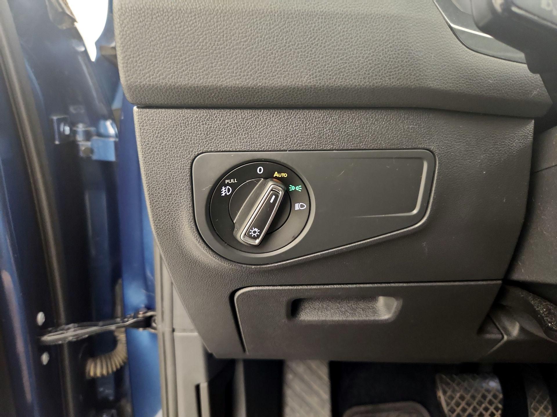 Thumbnail: 2018 Volkswagen Tiguan - 13