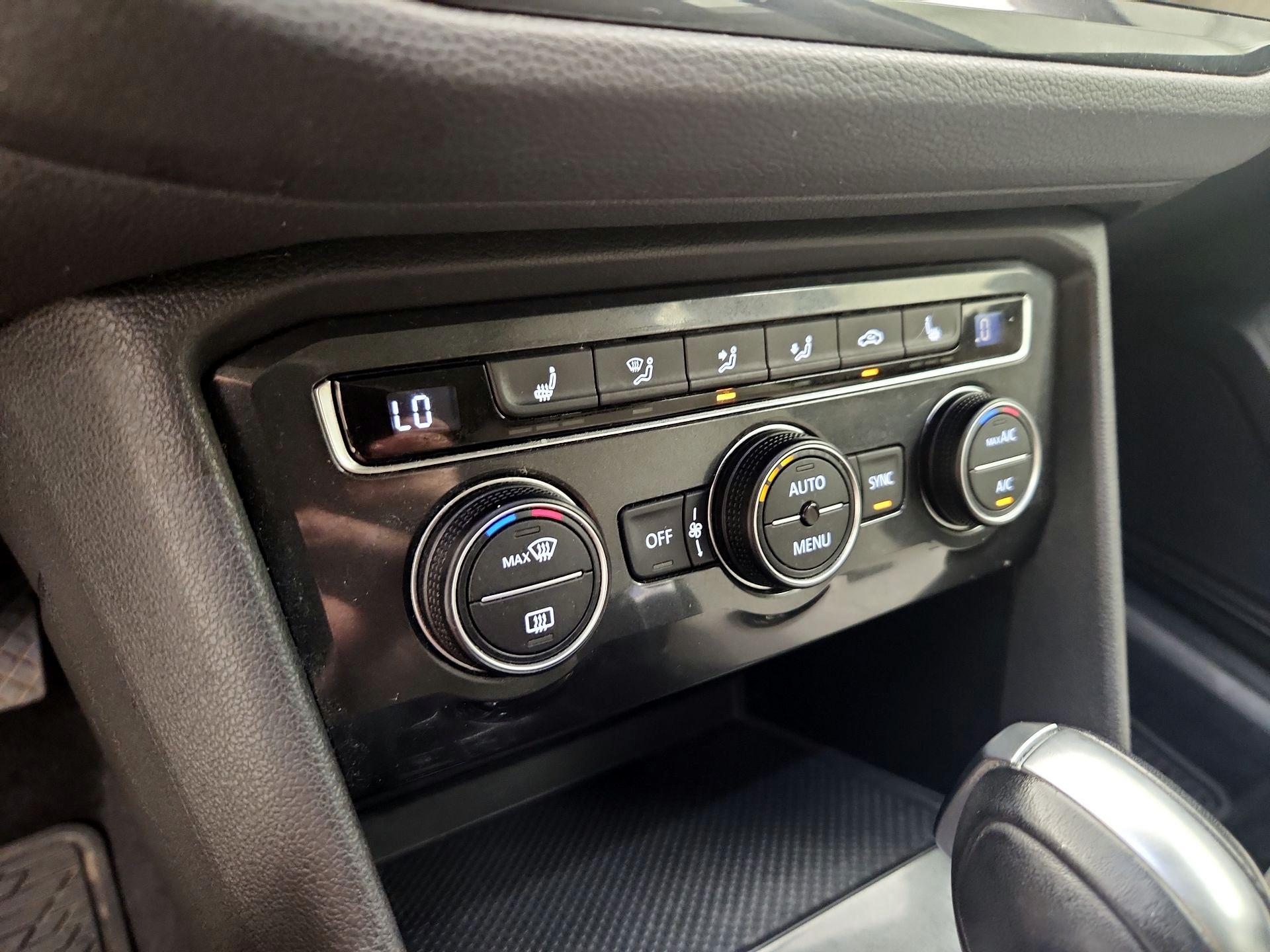 Thumbnail: 2018 Volkswagen Tiguan - 17