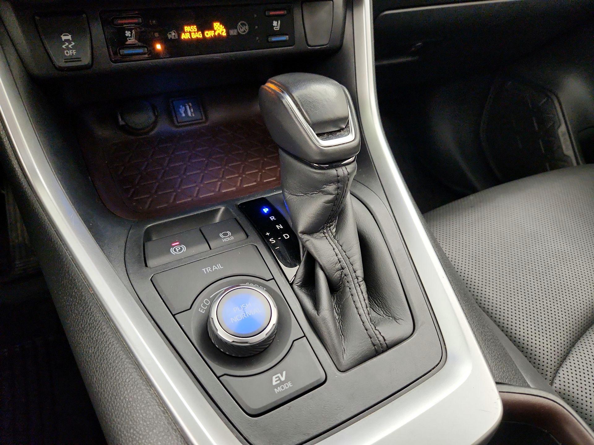 Thumbnail: 2023 Toyota RAV4 - 17