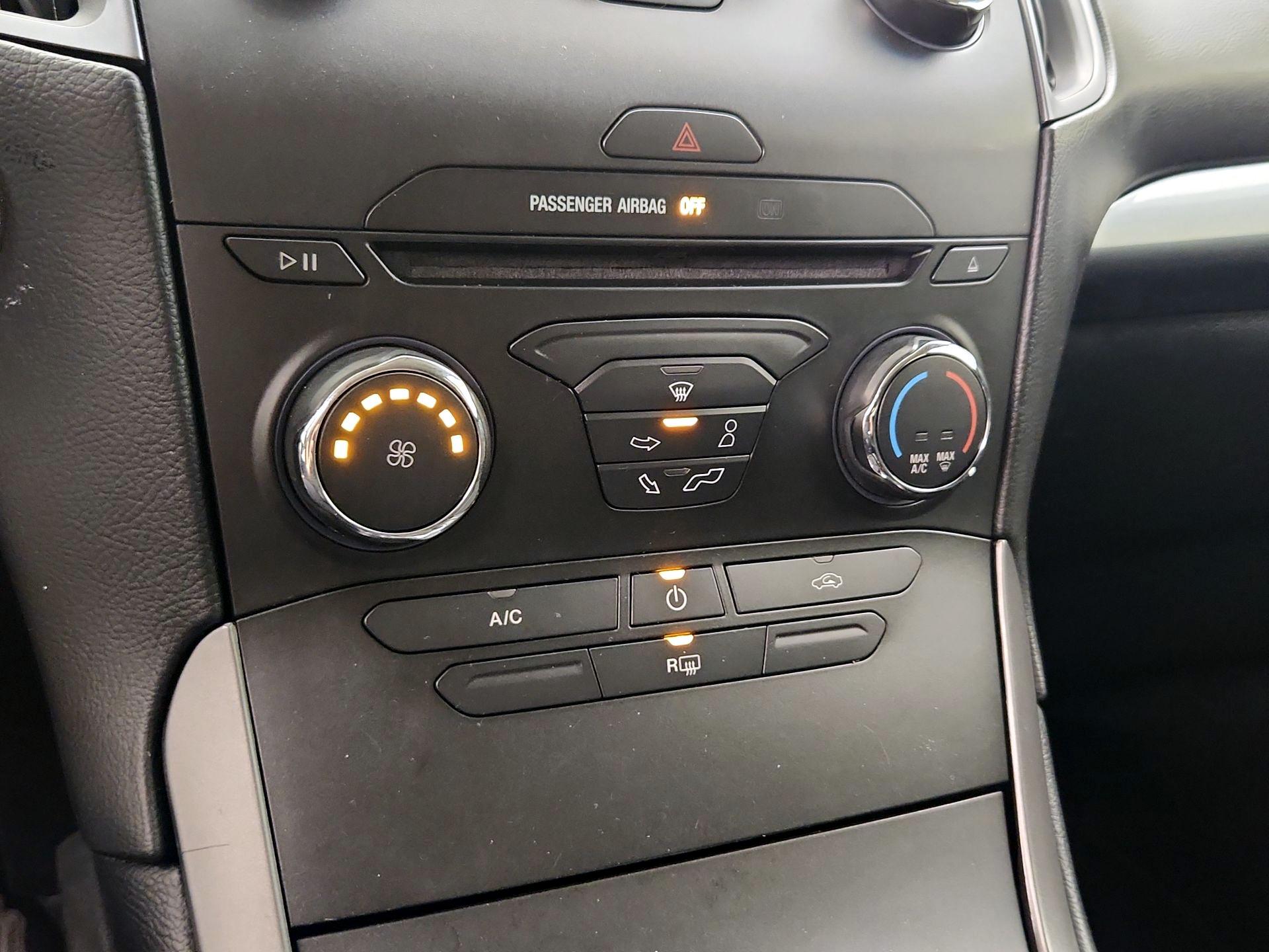 Thumbnail: 2018 Ford Edge - 16