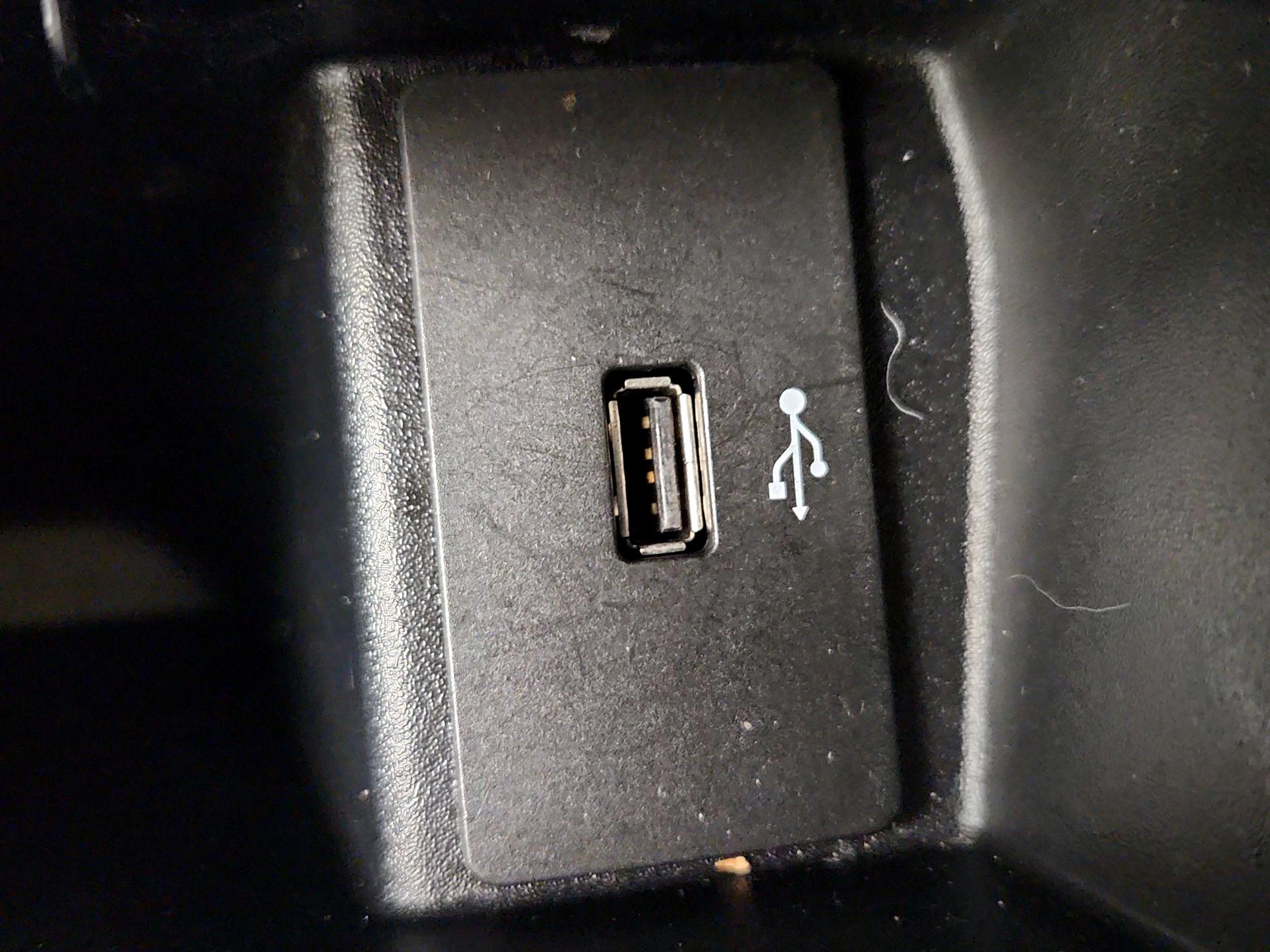 Thumbnail: 2018 Ford Edge - 18