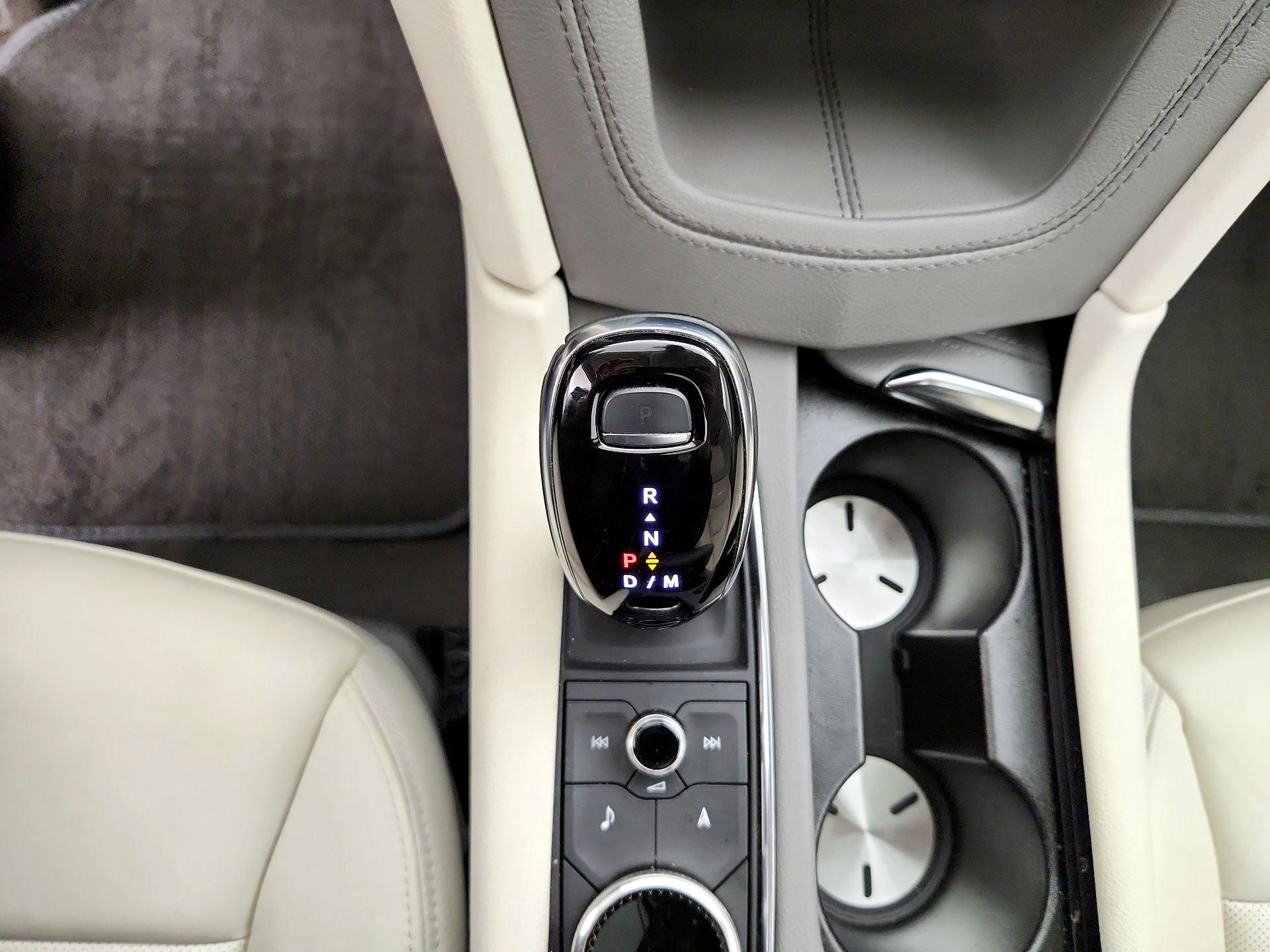 Thumbnail: 2025 Cadillac XT6 - 17