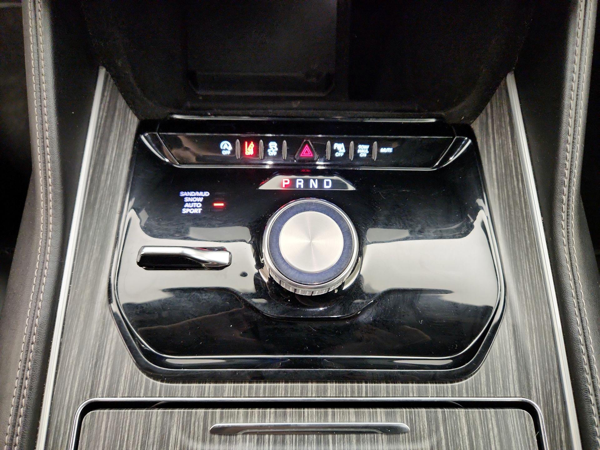 Thumbnail: 2024 Jeep Wagoneer - 18