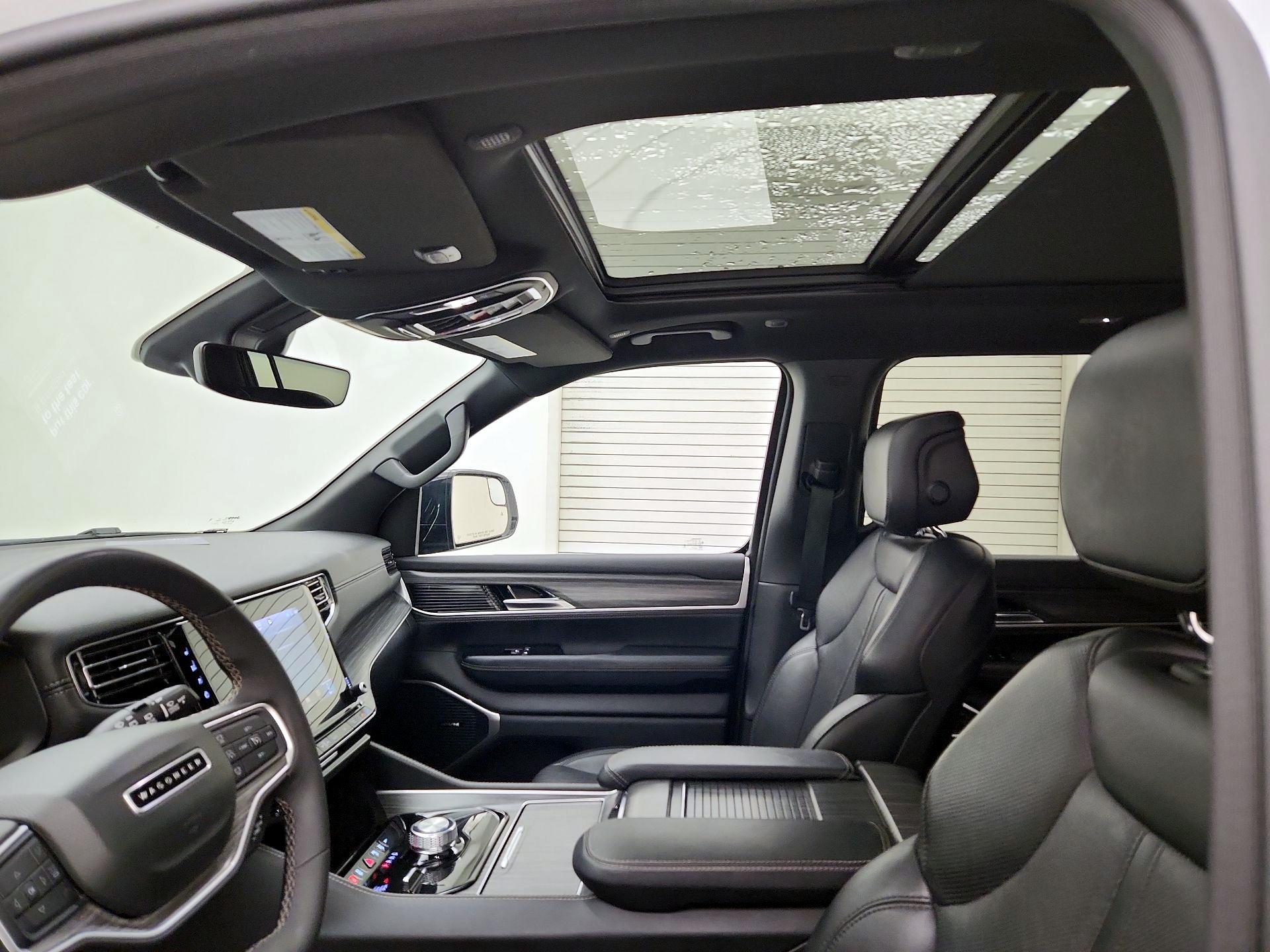 Thumbnail: 2024 Jeep Wagoneer - 20