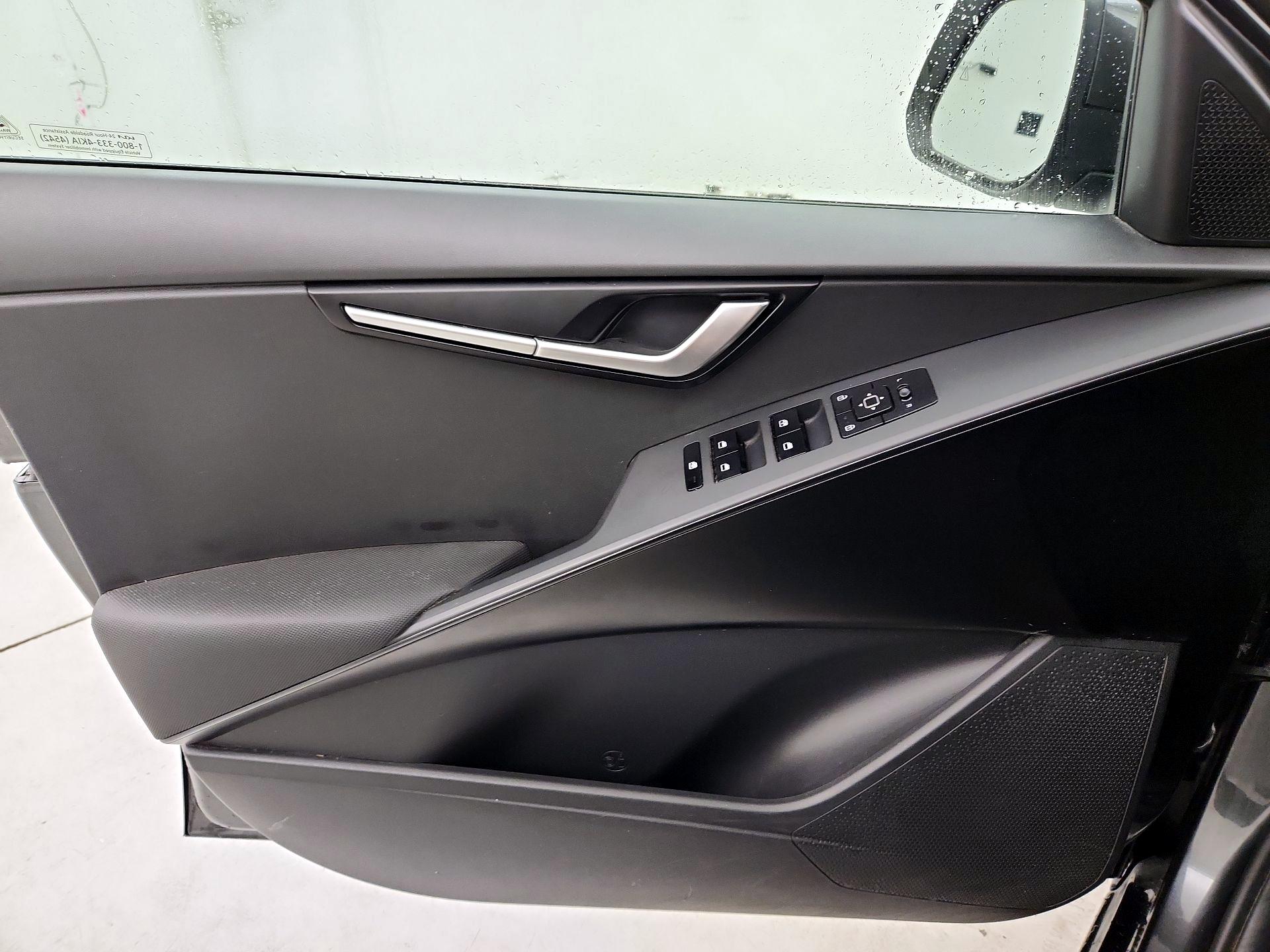 Thumbnail: 2024 Kia Niro - 12