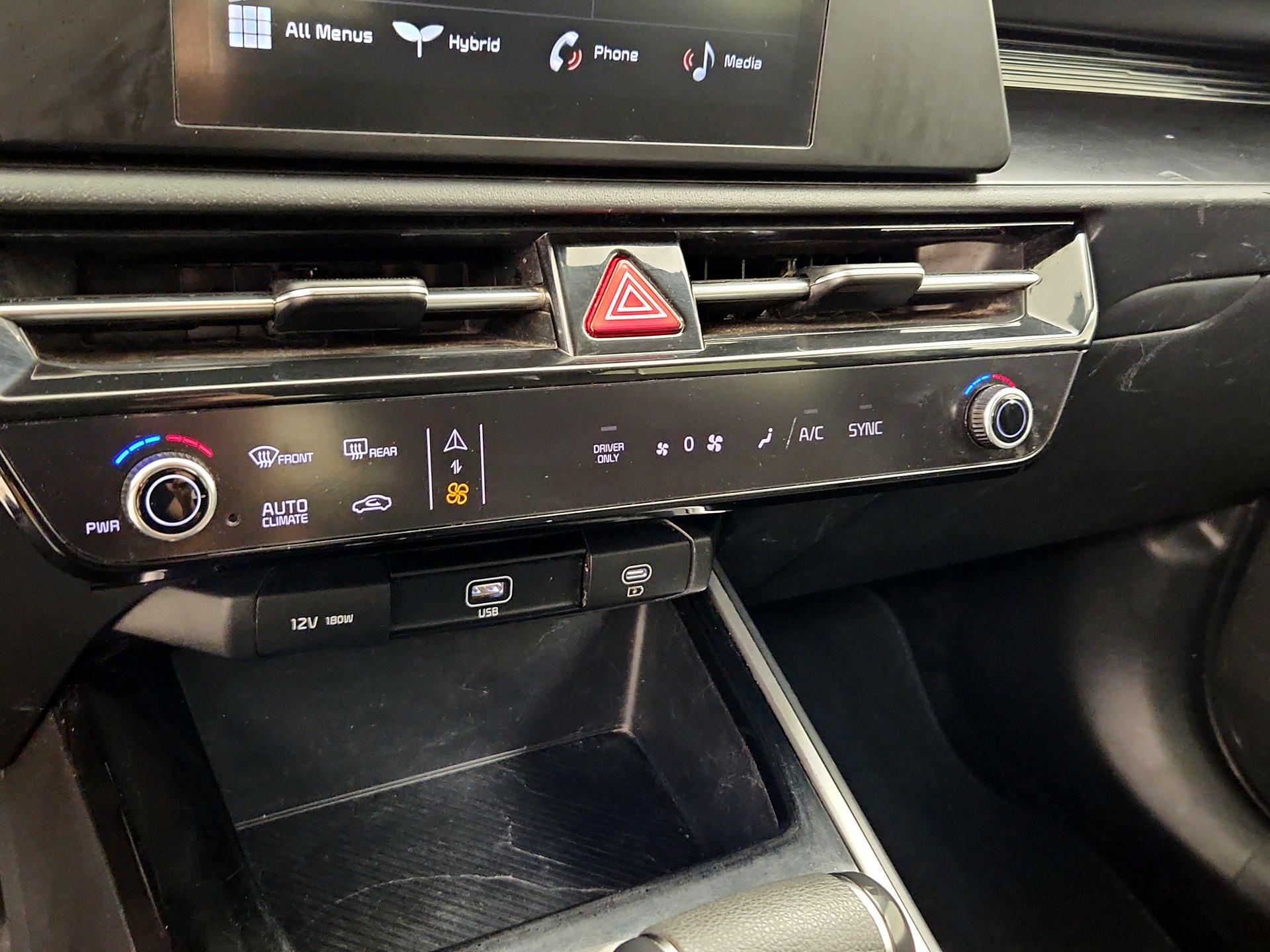 Thumbnail: 2024 Kia Niro - 16