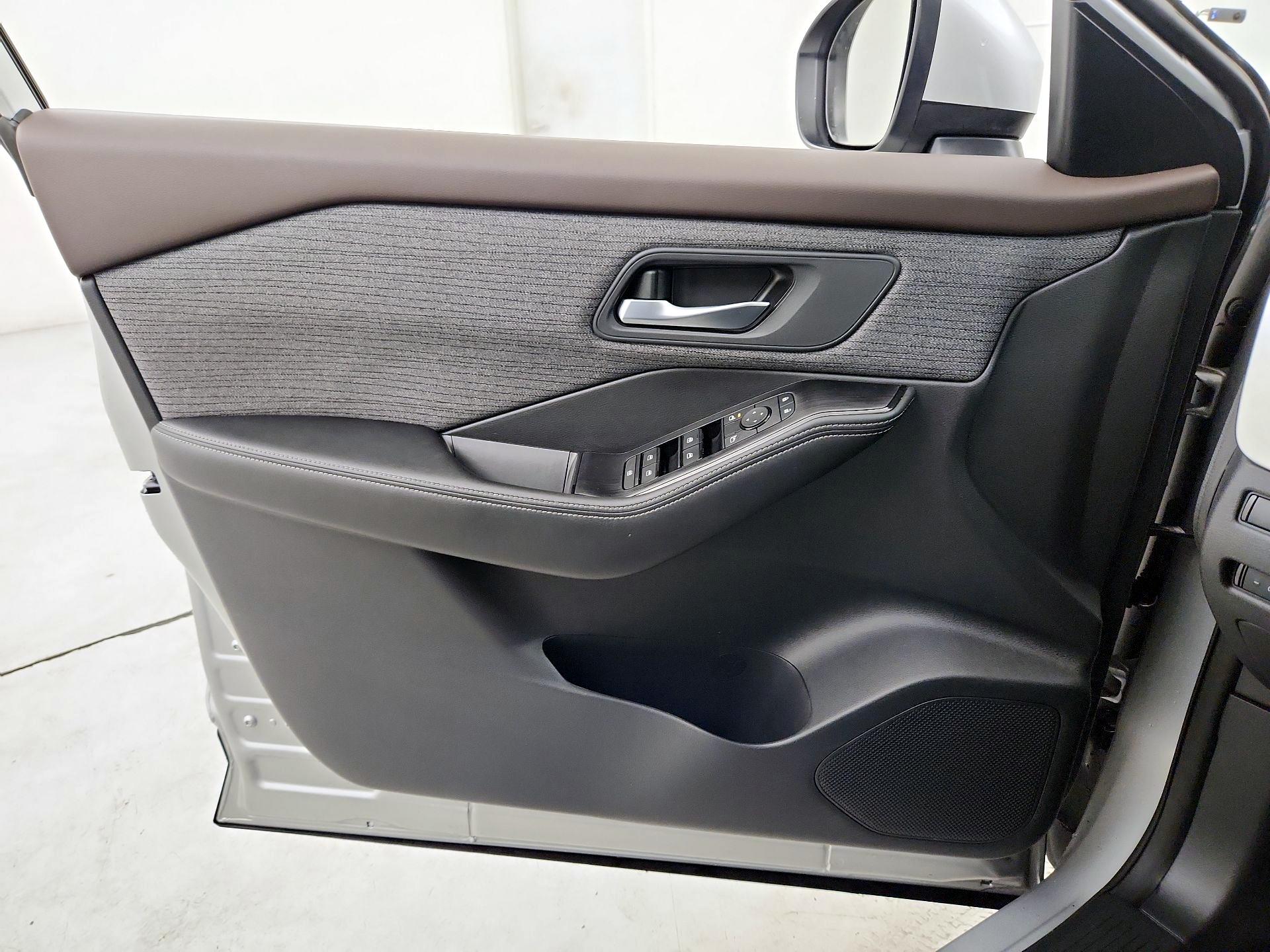 Thumbnail: 2022 Nissan Rogue - 12