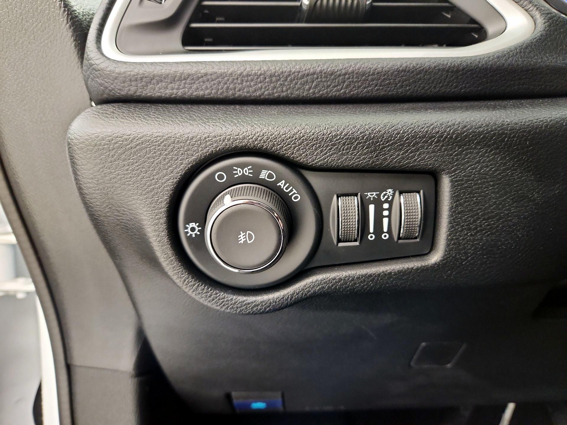 Thumbnail: 2025 Chrysler Pacifica - 13