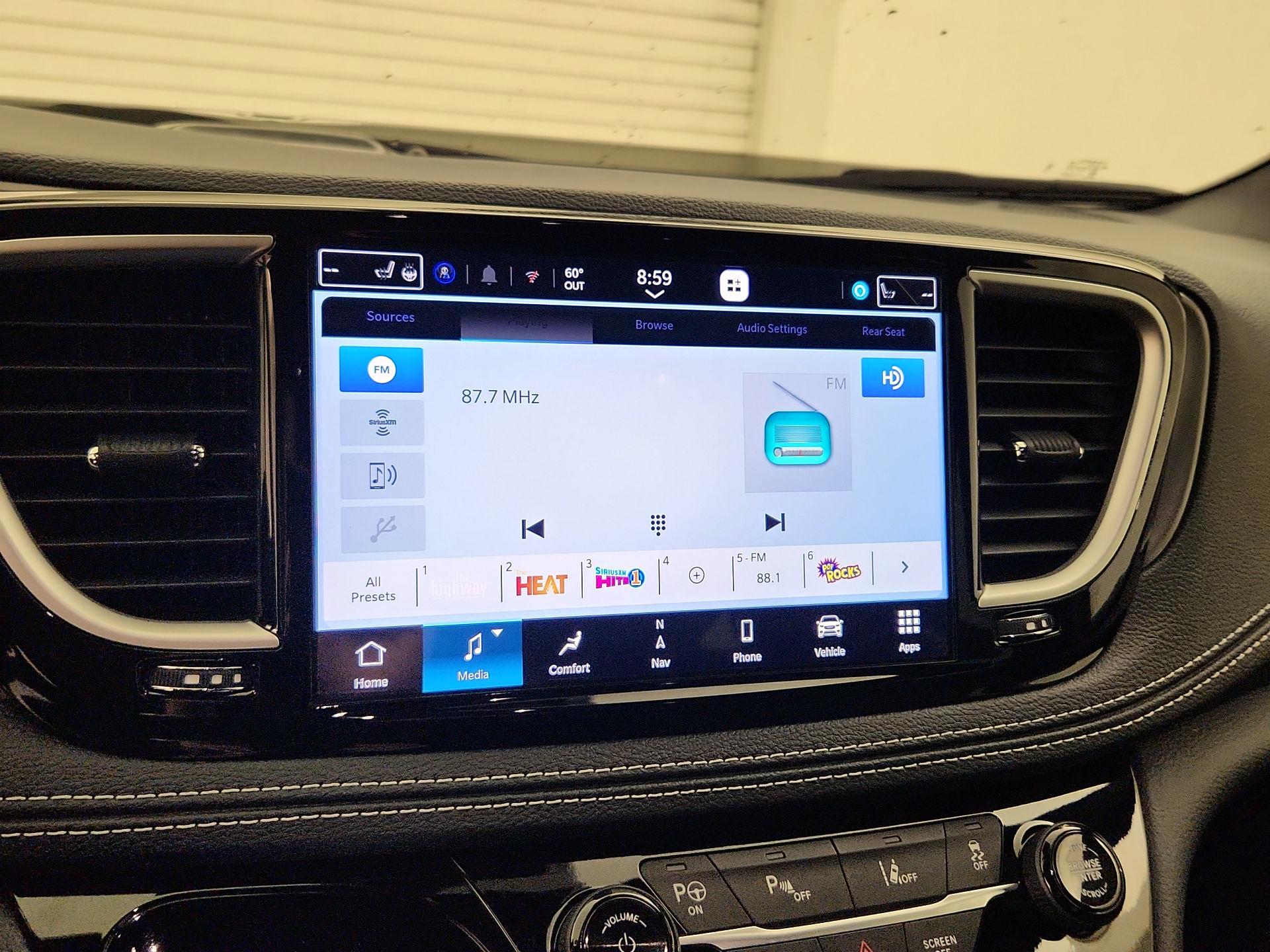 Thumbnail: 2025 Chrysler Pacifica - 16