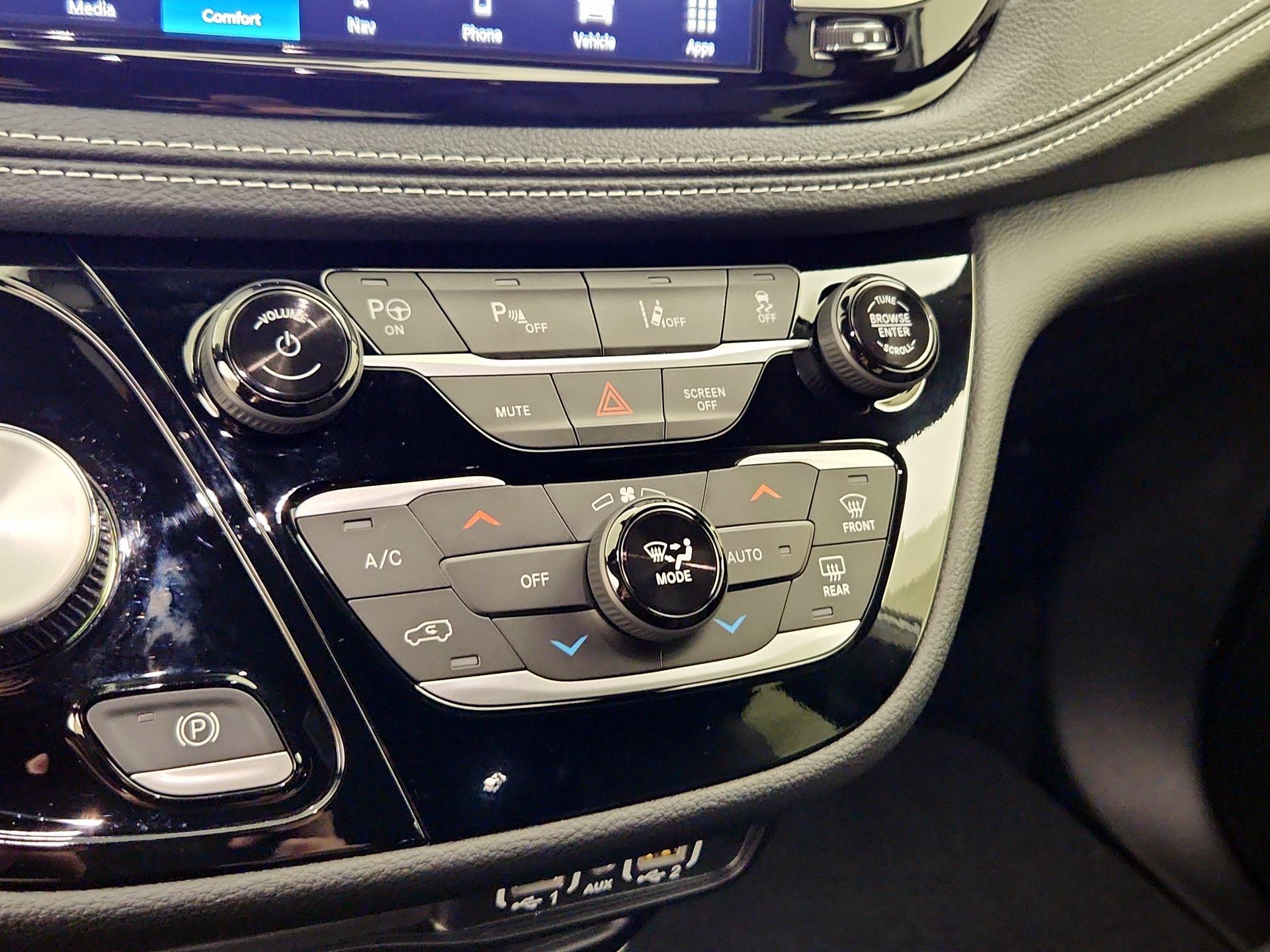 Thumbnail: 2025 Chrysler Pacifica - 17