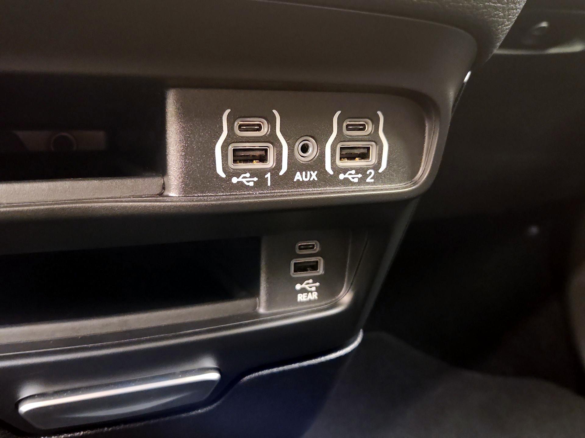 Thumbnail: 2025 Chrysler Pacifica - 19