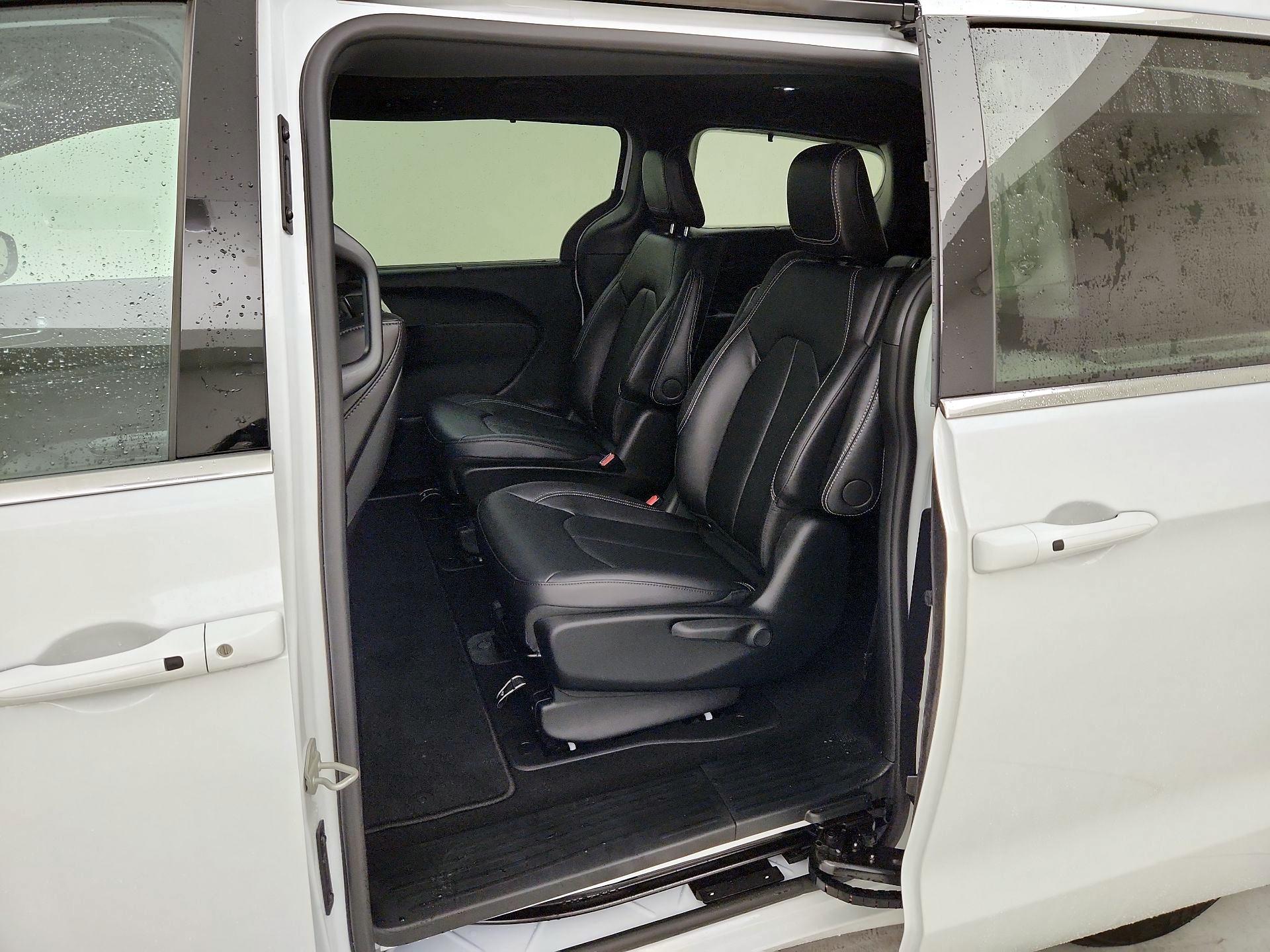 Thumbnail: 2025 Chrysler Pacifica - 20