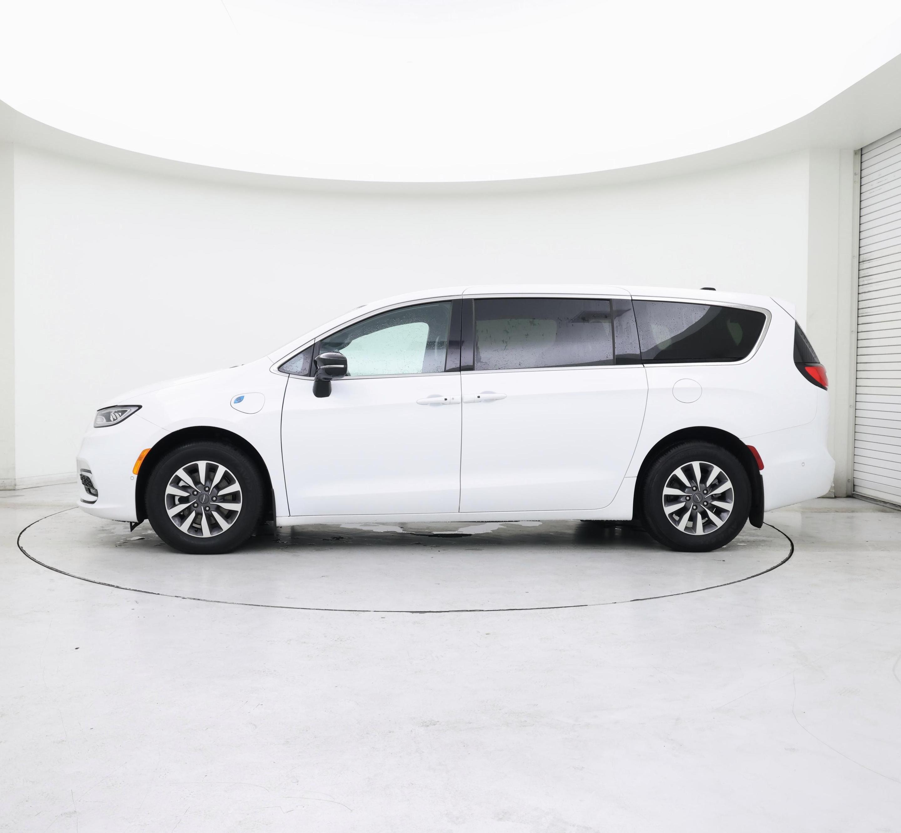 Thumbnail: 2025 Chrysler Pacifica - 3