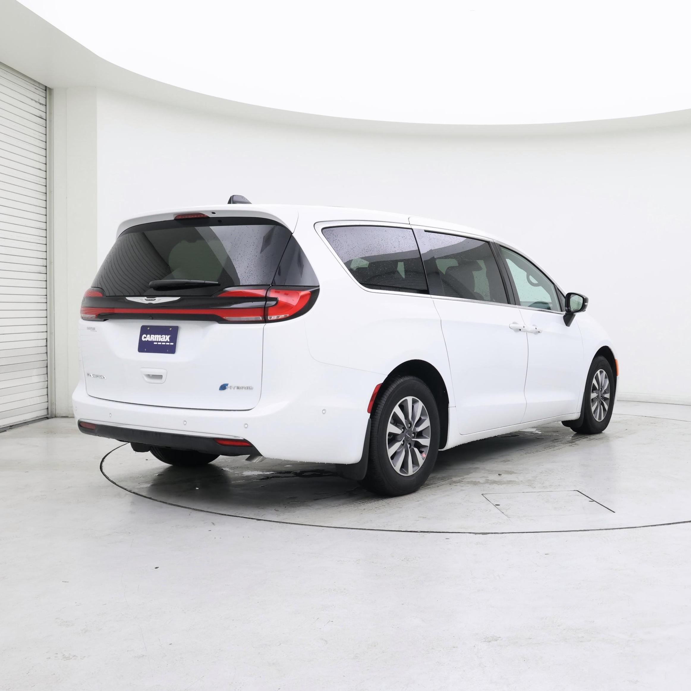 Thumbnail: 2025 Chrysler Pacifica - 8