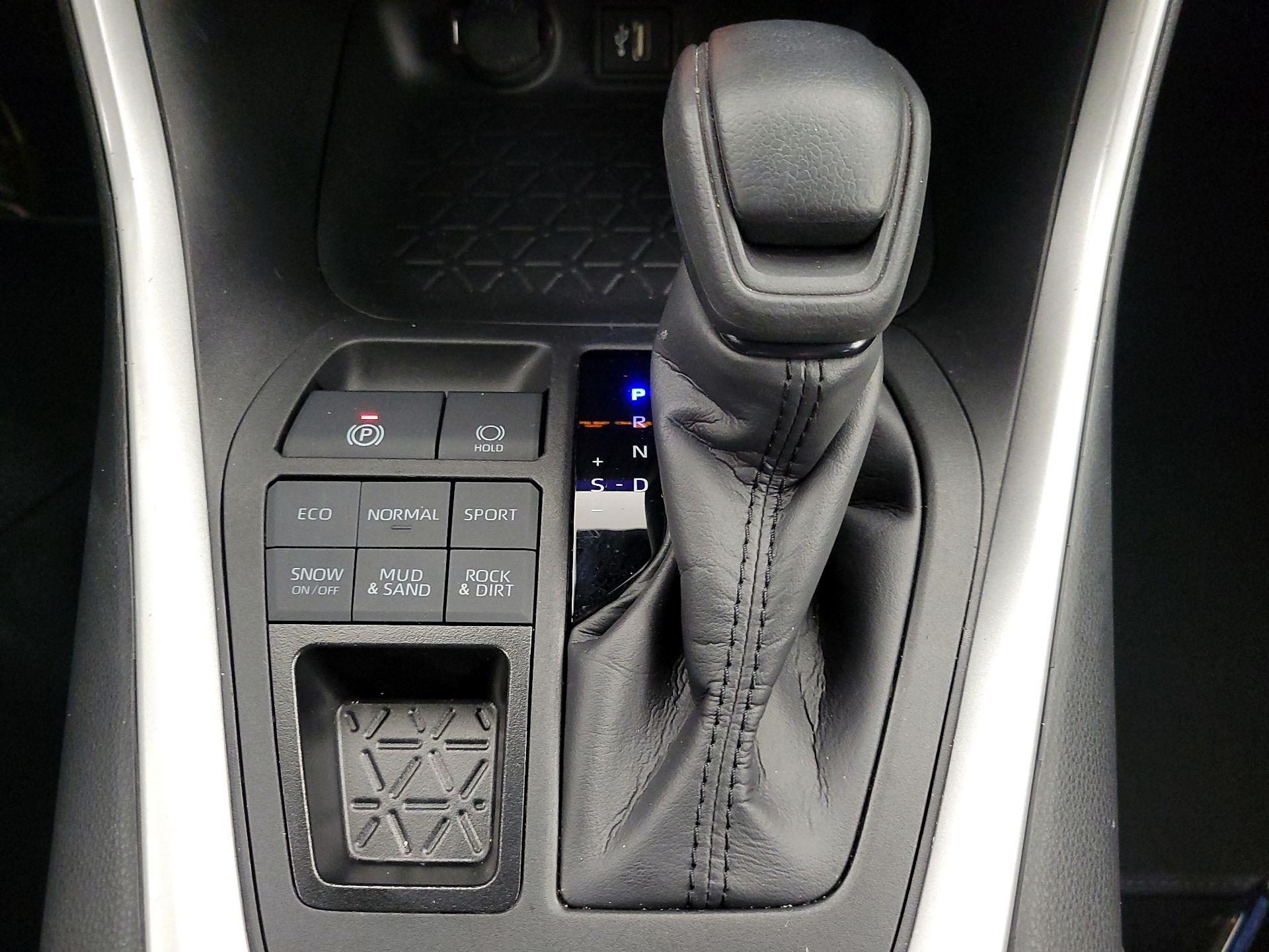 Thumbnail: 2024 Toyota RAV4 - 17