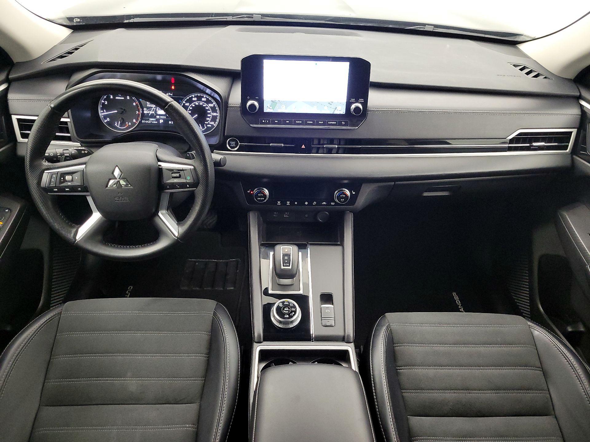 Thumbnail: 2024 Mitsubishi Outlander - 9