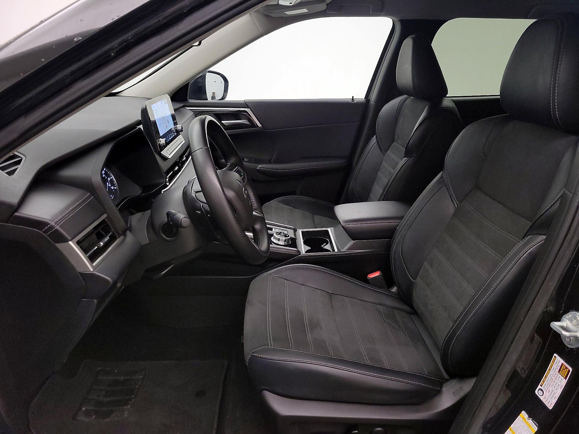 Thumbnail: 2024 Mitsubishi Outlander - 11