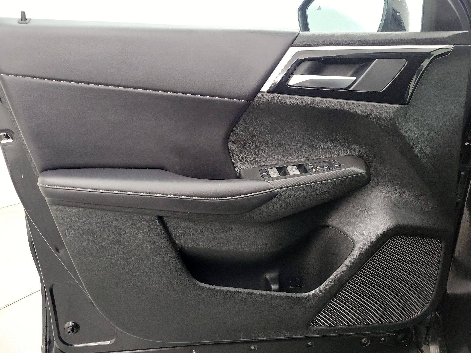 Thumbnail: 2024 Mitsubishi Outlander - 12