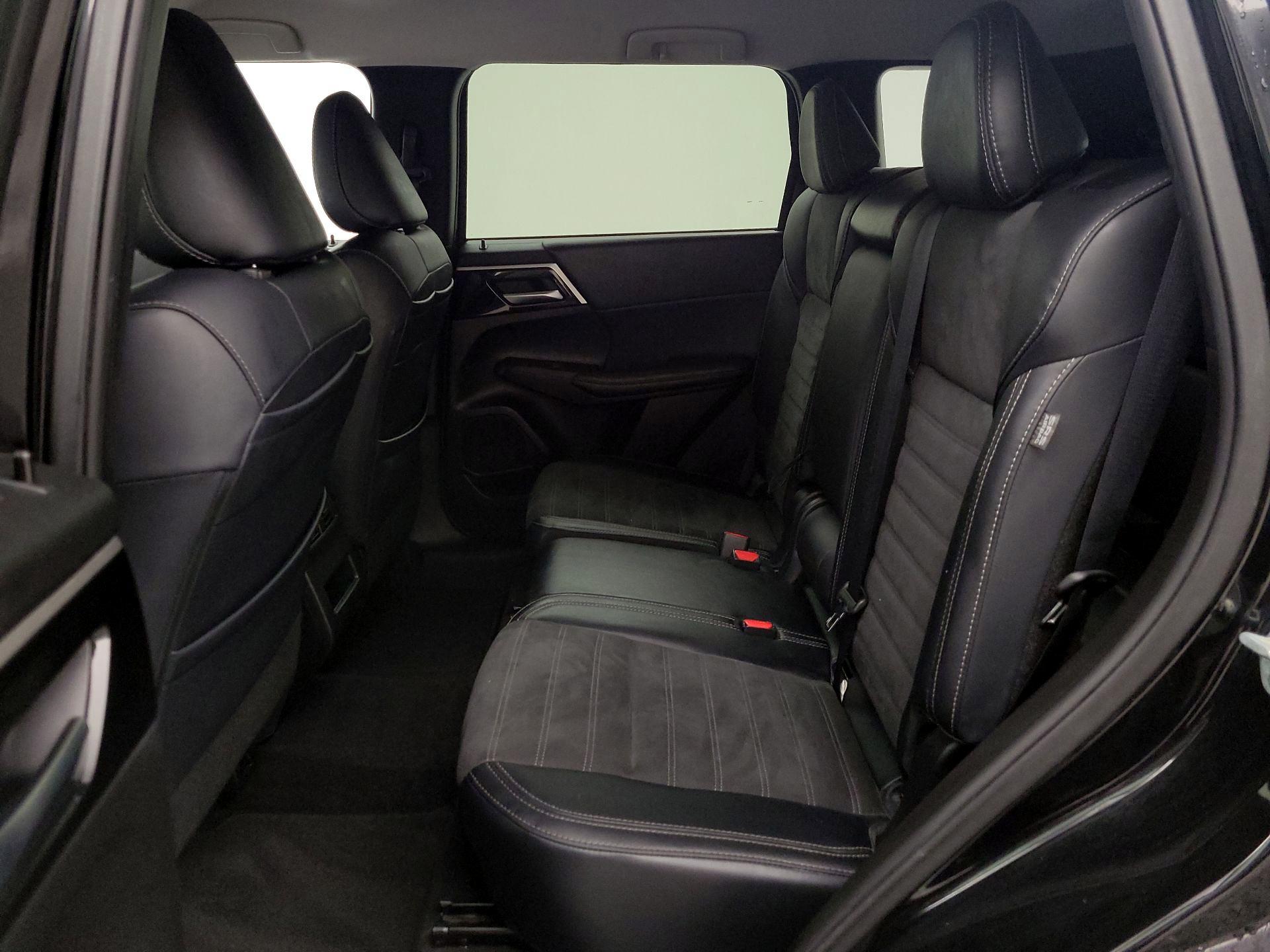 Thumbnail: 2024 Mitsubishi Outlander - 20