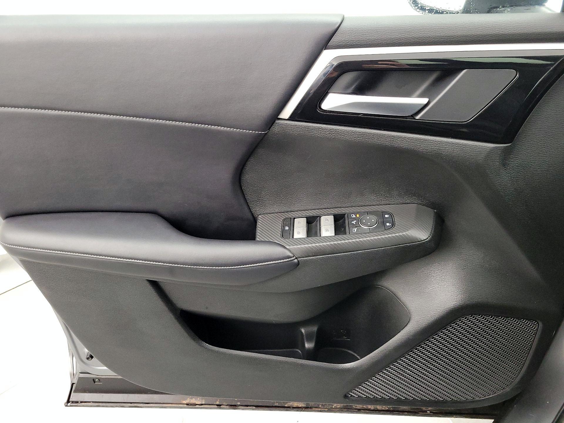 Thumbnail: 2024 Mitsubishi Outlander - 12