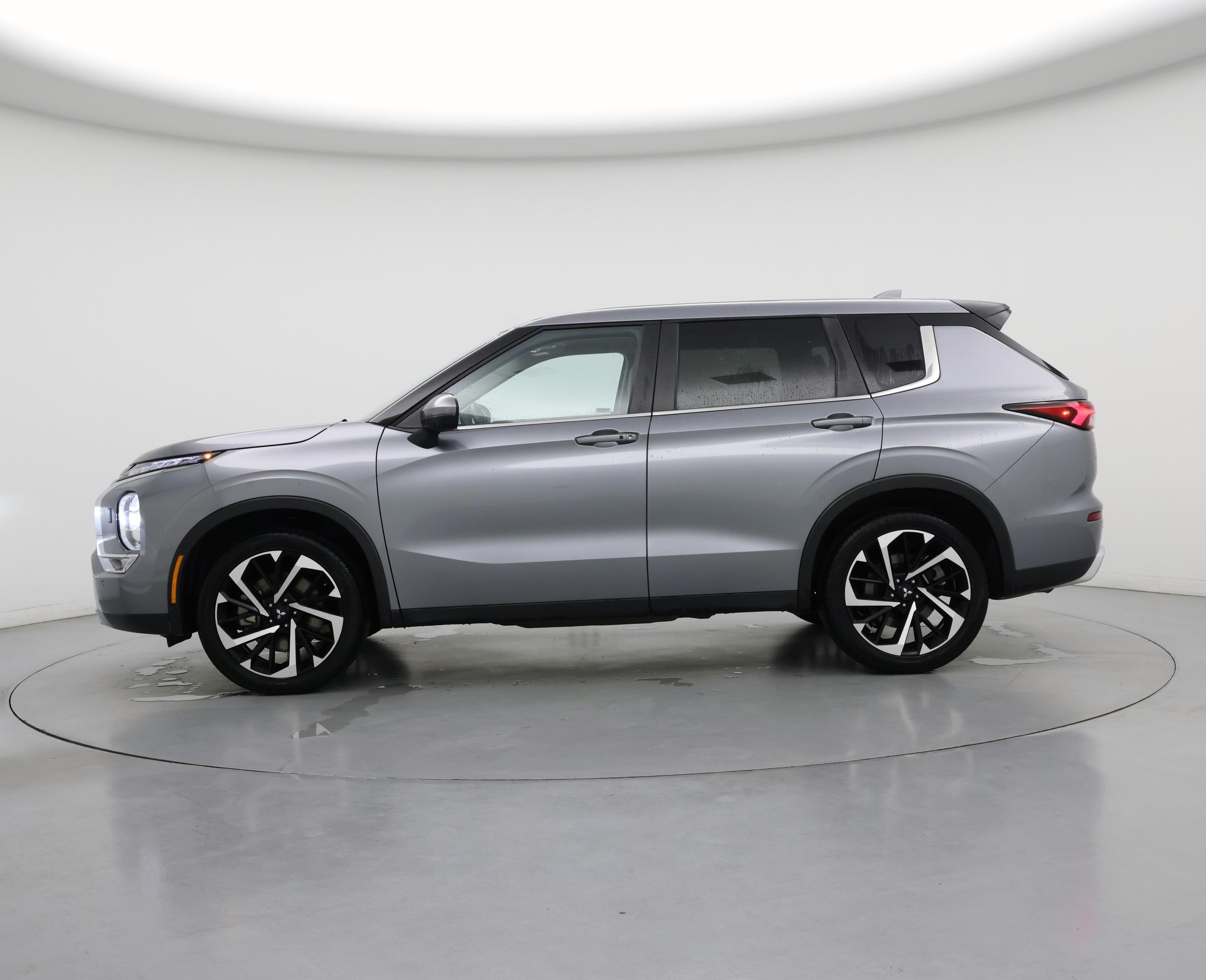 Thumbnail: 2024 Mitsubishi Outlander - 3