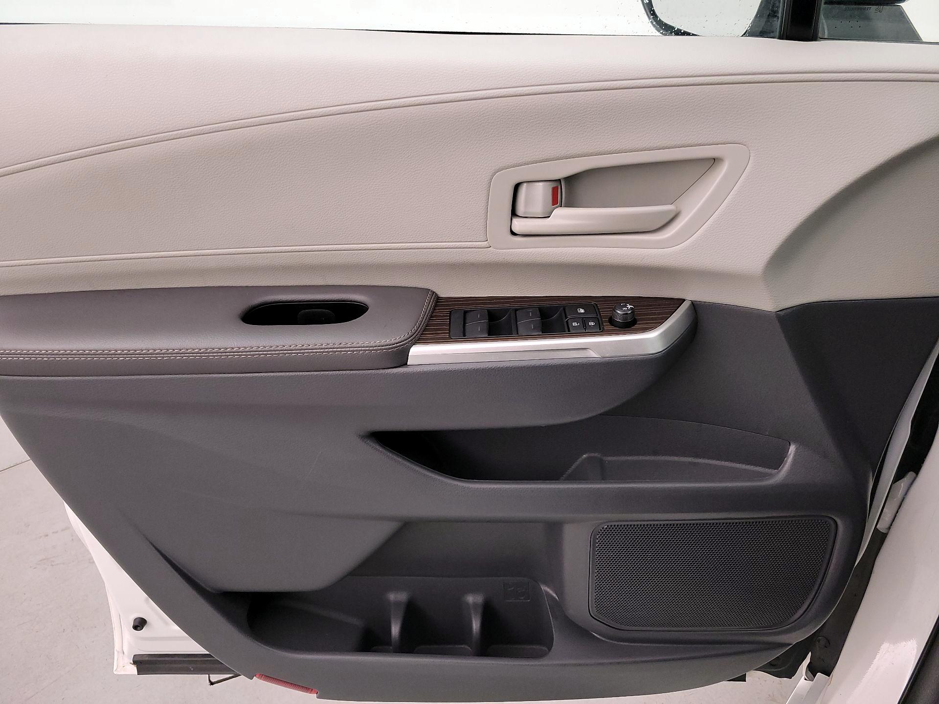 Thumbnail: 2024 Toyota Sienna - 12