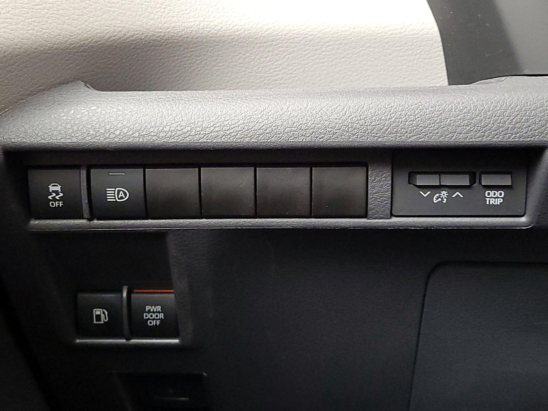 Thumbnail: 2024 Toyota Sienna - 13