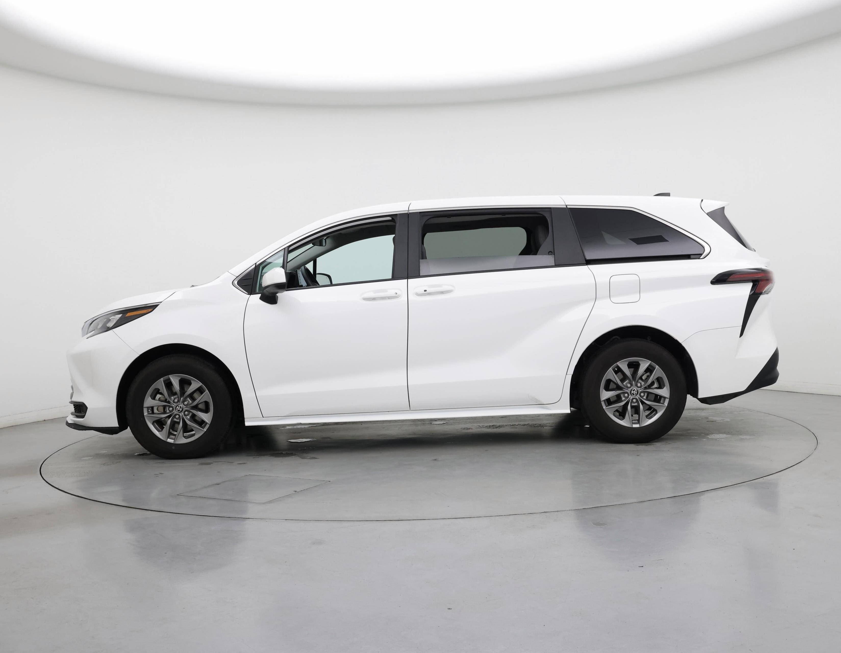 Thumbnail: 2024 Toyota Sienna - 3