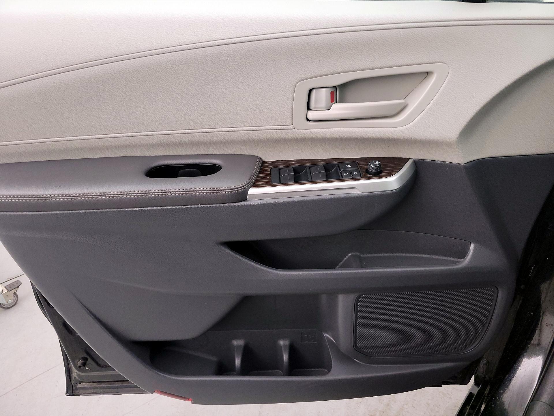 Thumbnail: 2024 Toyota Sienna - 12