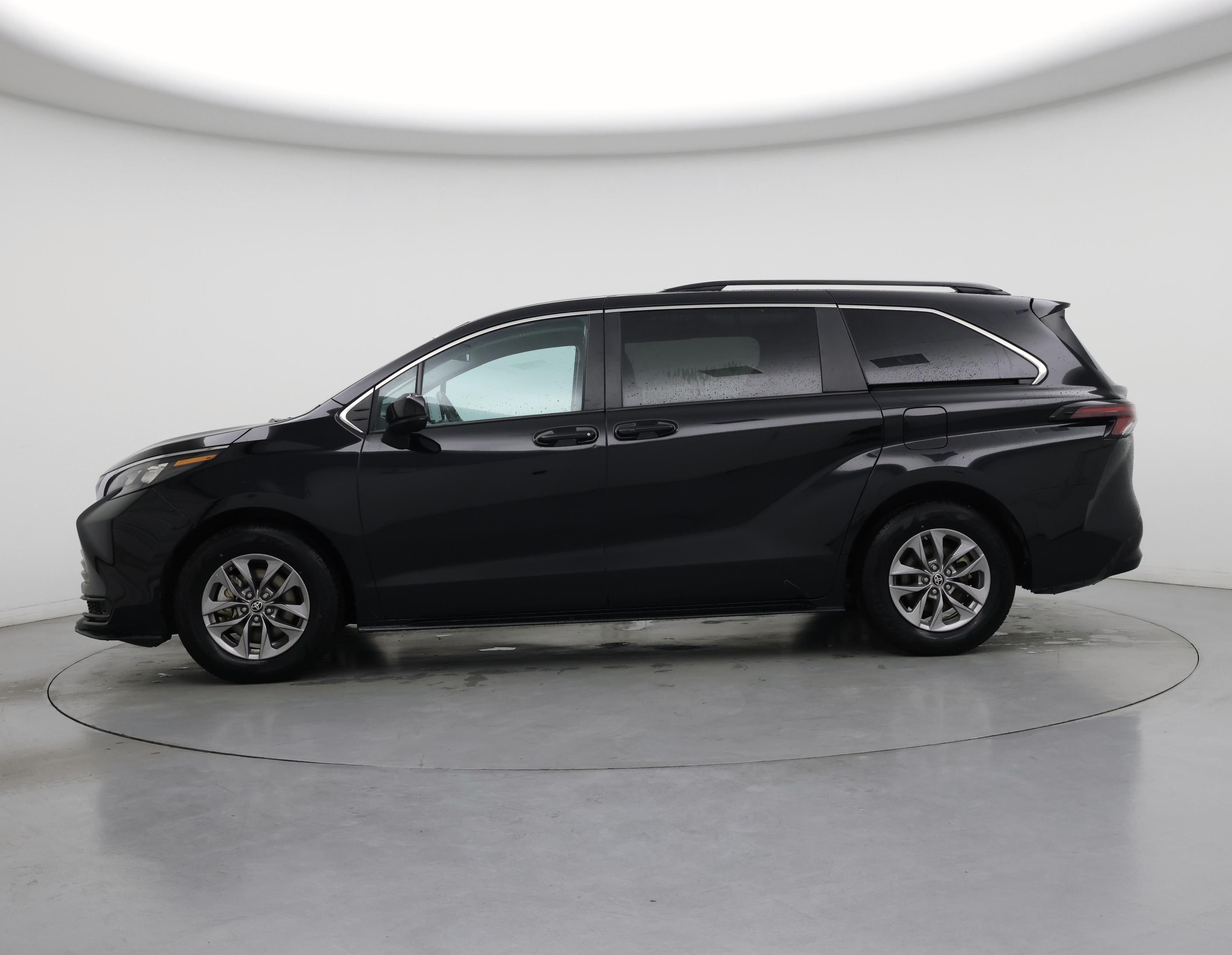 Thumbnail: 2024 Toyota Sienna - 3